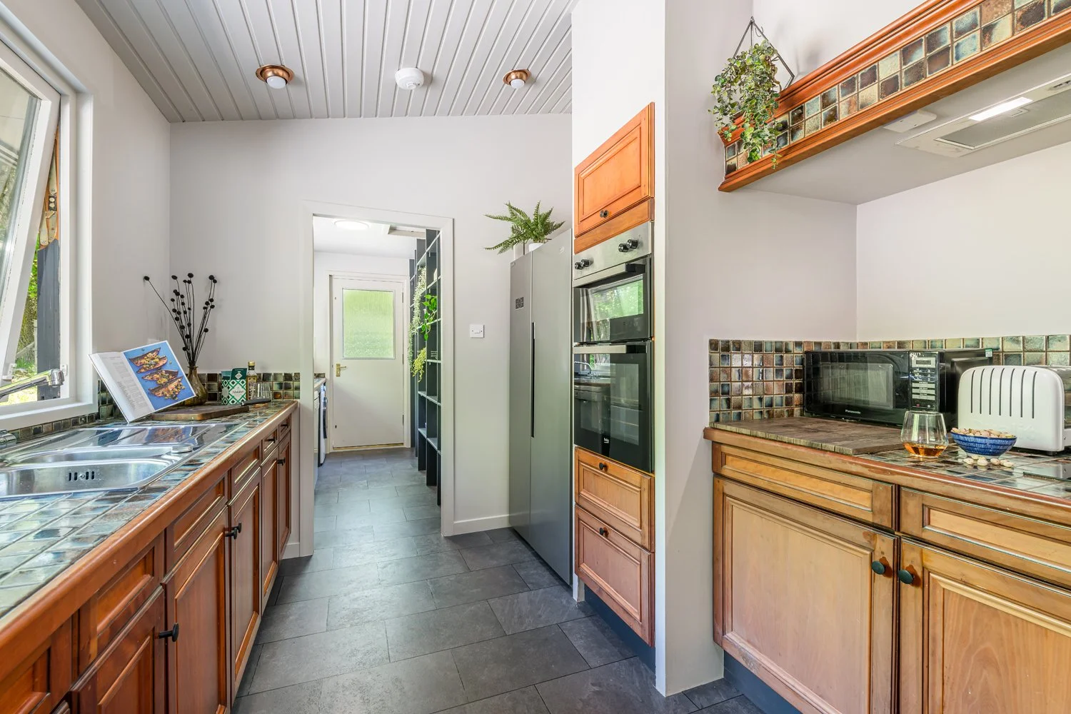 20240520 Darach - Strath Tummel - interior - kitchen 003 - low res.jpg