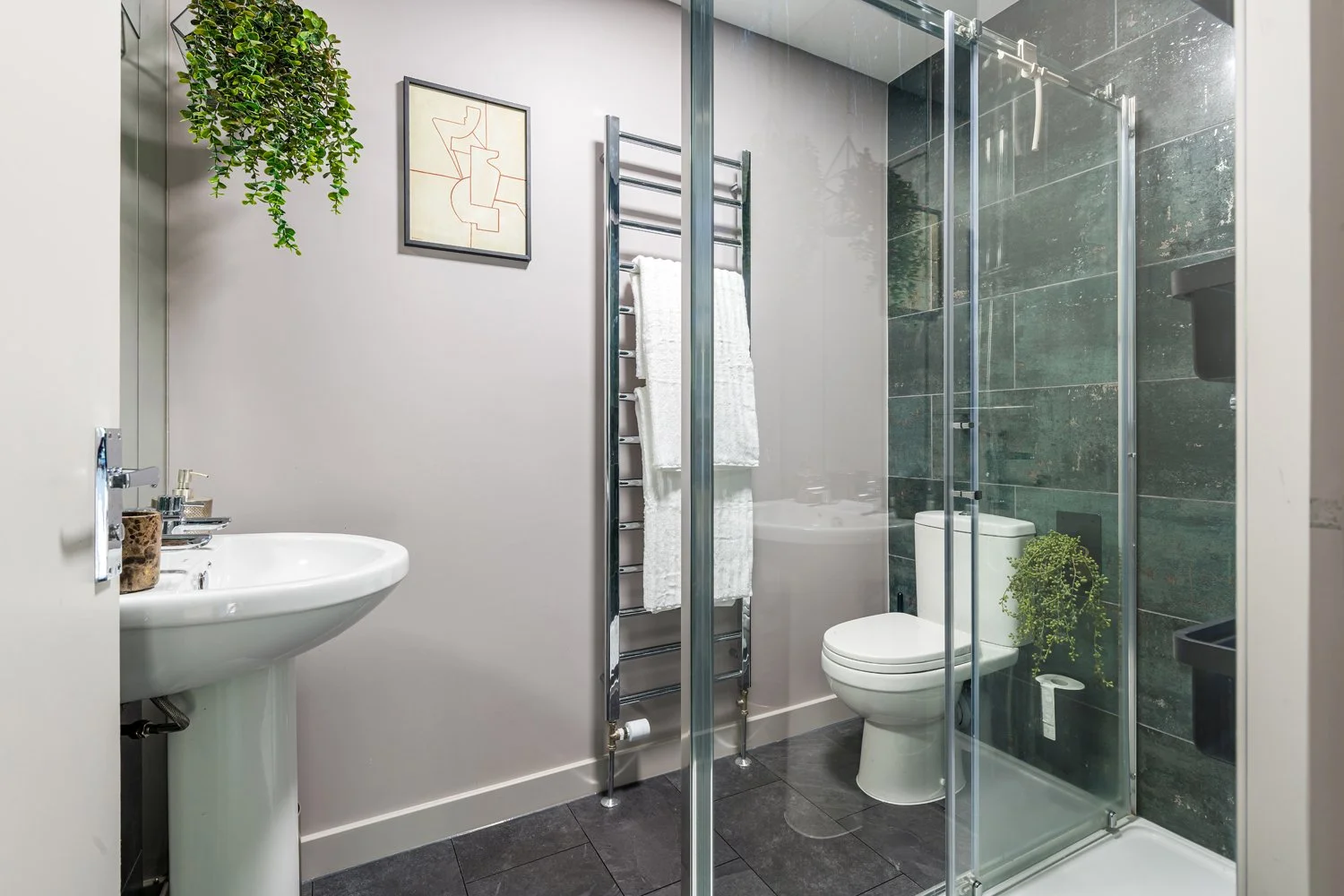 20240520 Darach - Strath Tummel - interior - shower room 001 - low res.jpg