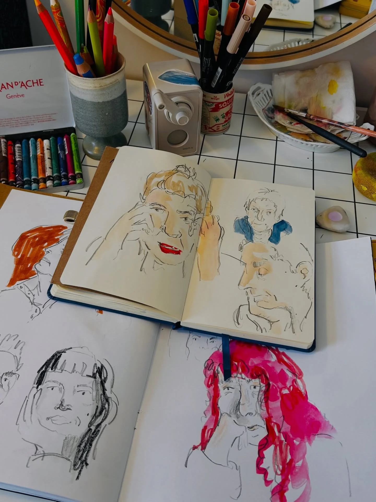 I had an amazing time at my first @drawingisfree_org session. 

The timed poses, each set to a song, kept my hands moving and my overthinking brain quiet. I&rsquo;d never done portraiture before, but the challenge was liberating and I loved every min