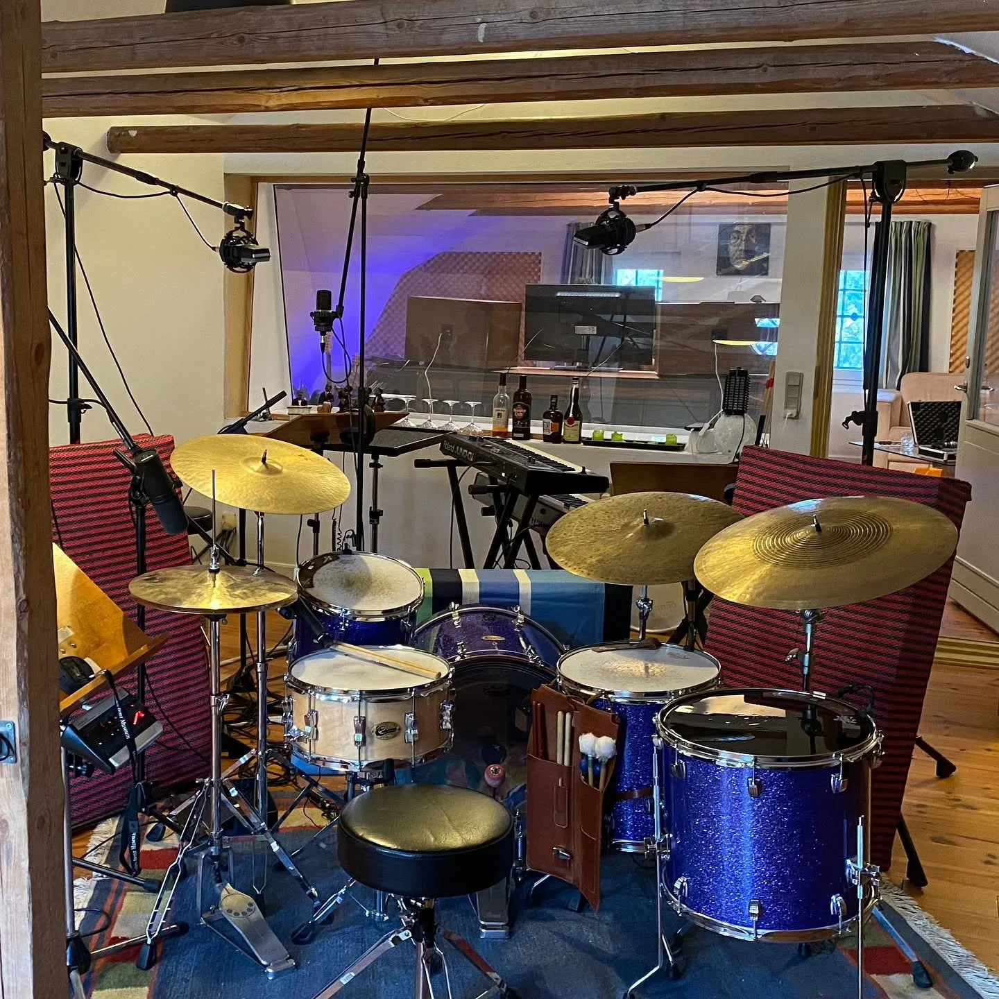 S&aring; er studie-s&aelig;sonen skudt i gang 🎚️🎙️
@almestudio_ 
.
.
.
.
.
#studio #recording #musician #musicianlife #music