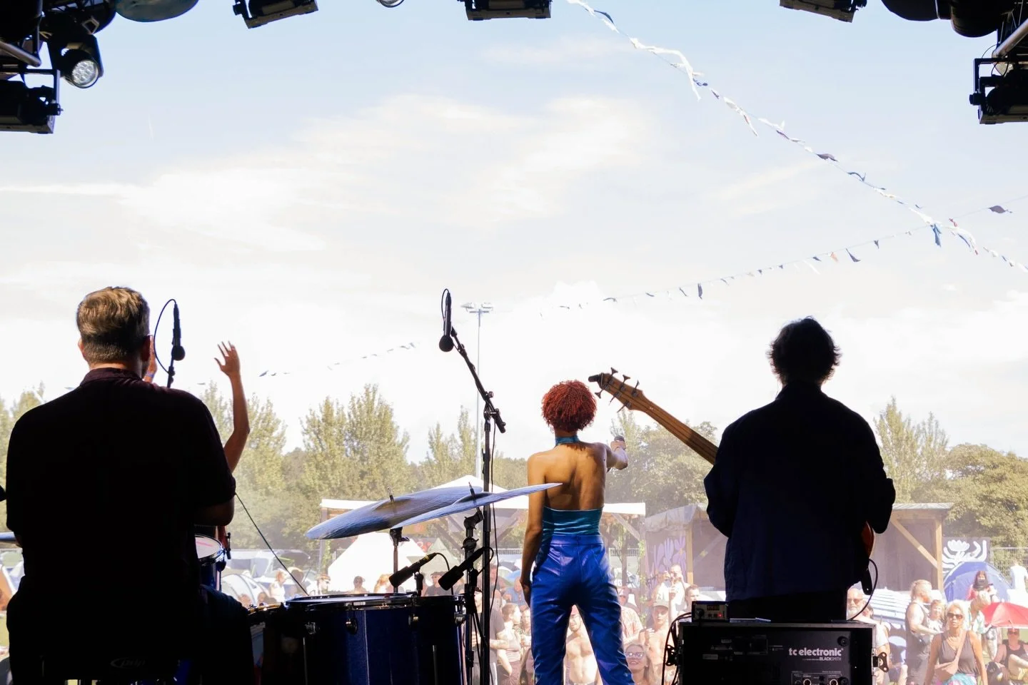 2025
&Aring;ret startede ud stille, da jeg stadig tog det roligt pga. min hjernerystelse (nov 24). Derfor ingen nyt&aring;rskoncerter. Men efterf&oslash;lgende har det v&aelig;ret et rigtig fint musik&aring;r med dejlige koncerter, studietid og vensk