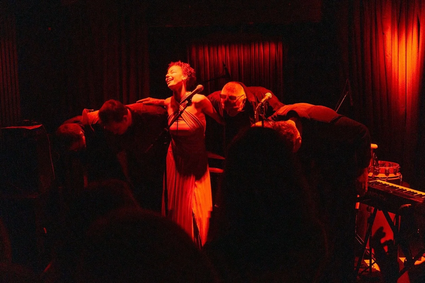 Suver&aelig;n aften ! 🥳🤩
Sikke en fest 🕺💃 Tak til alle der kom og gav den gas 👏👏
@umakabongo 
📸 @piilphotography