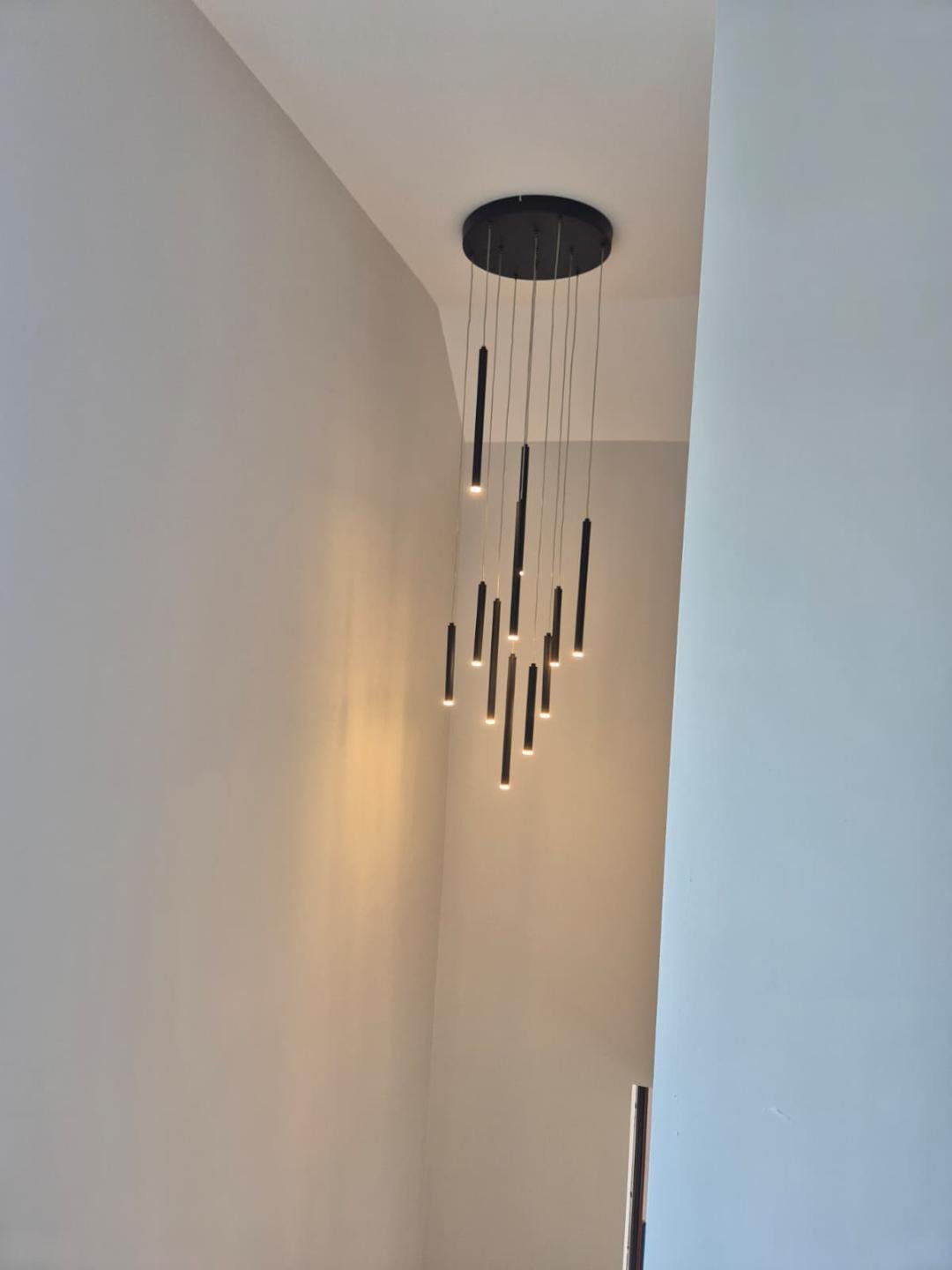 Decorative stairwell light fitting 