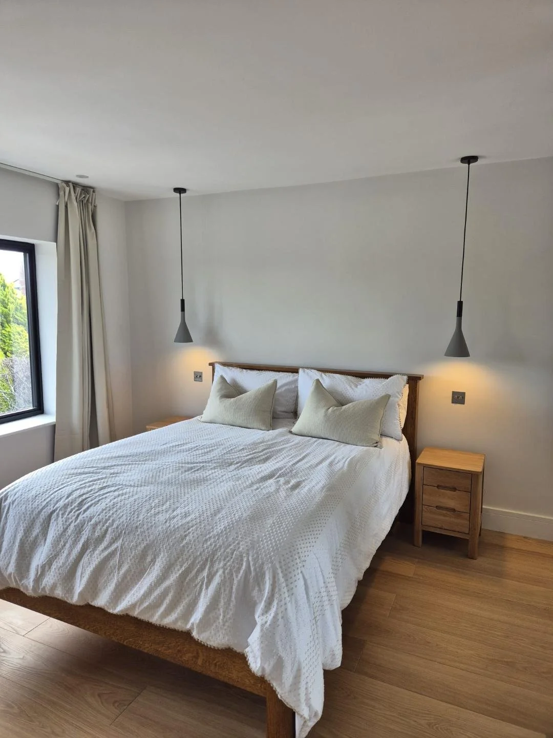 Suspended bedside pendant lights