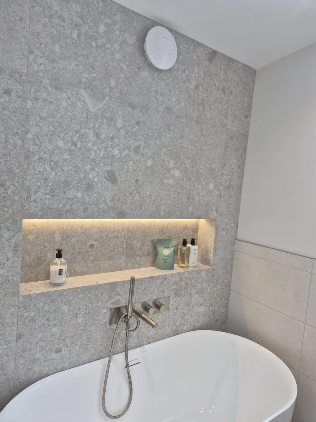 Bathroom LED feature lighting