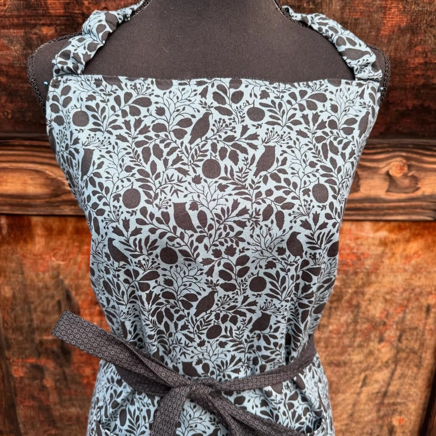 Best of both worlds

It&rsquo;s hard to believe Halloween is THIS FRIDAY.

To help ease the transition, I have created the perfect Halloween- Fall apron combo!

Let the ravens sparky your spooky side and the foliage silhouettes fill your Fall cup.

A