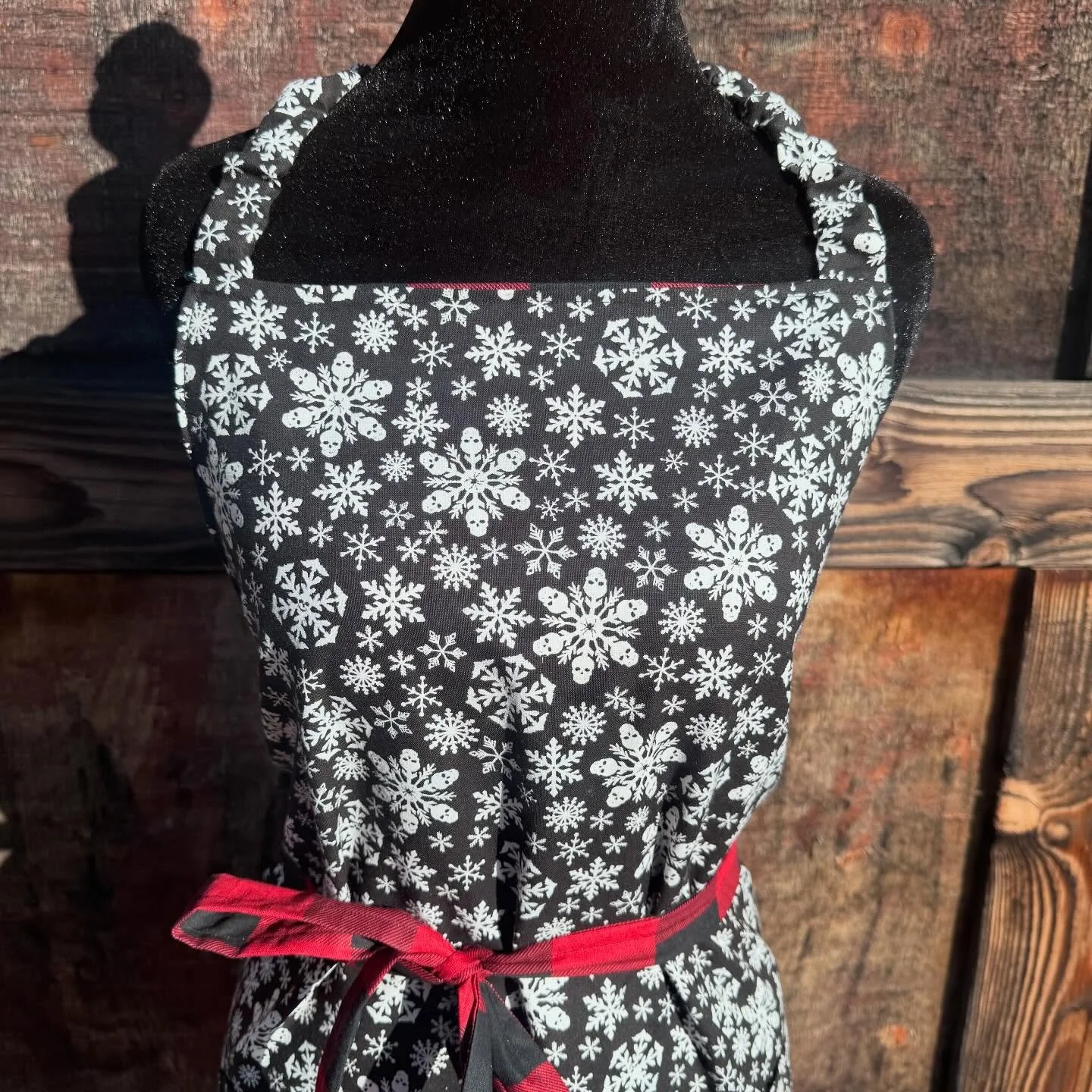 Metal Winter 🤘

With the wicked (insert Boston accent) weather sweeping much of the US, it seemed like a great time to make my skull snowflake apron!

Look closely and you will see them.

Plus, per usual you can flip it to the other side (a kick ass