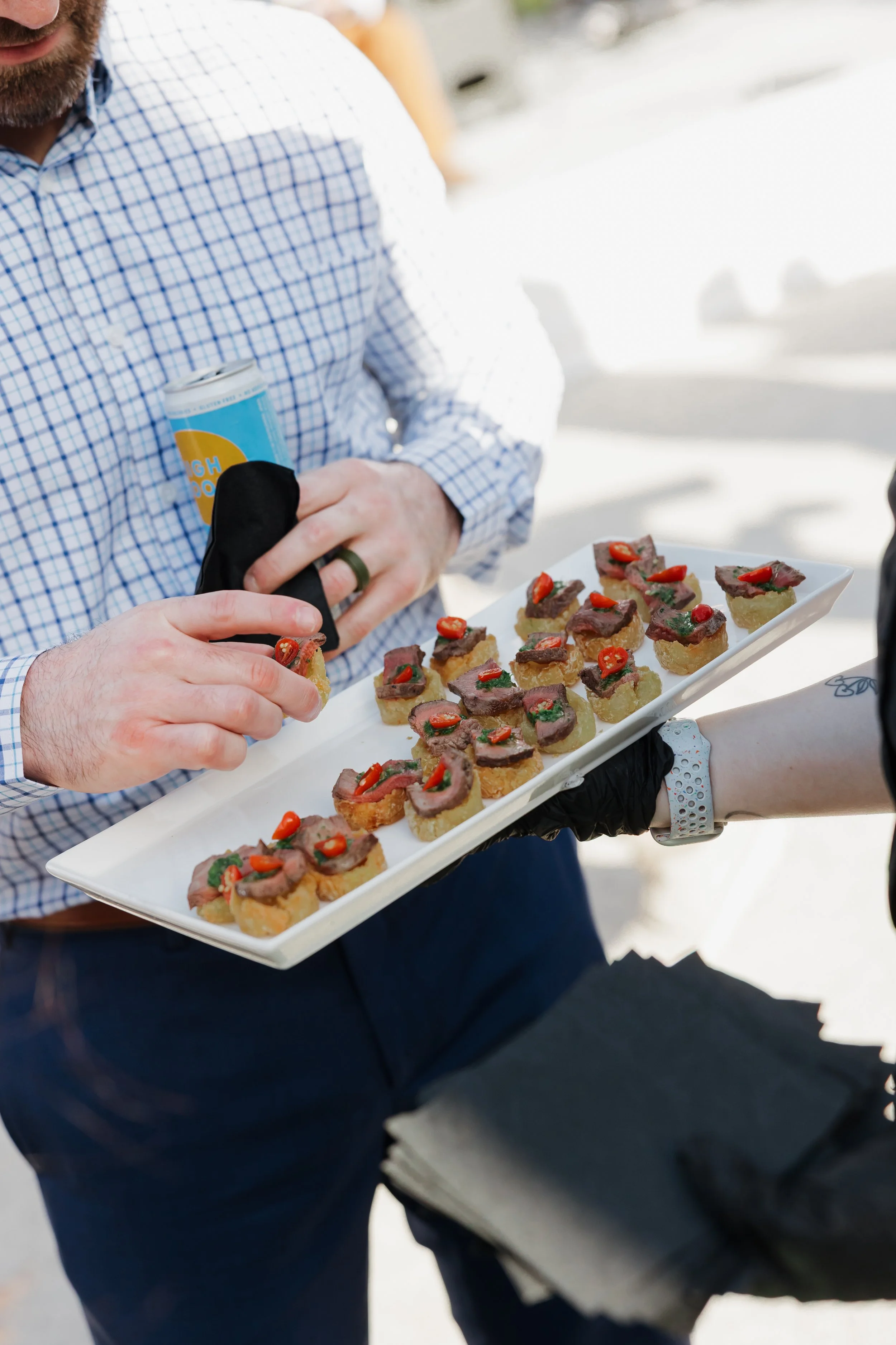 GOODVIBECATIONSAliAlexCocktailHour-57.jpg
