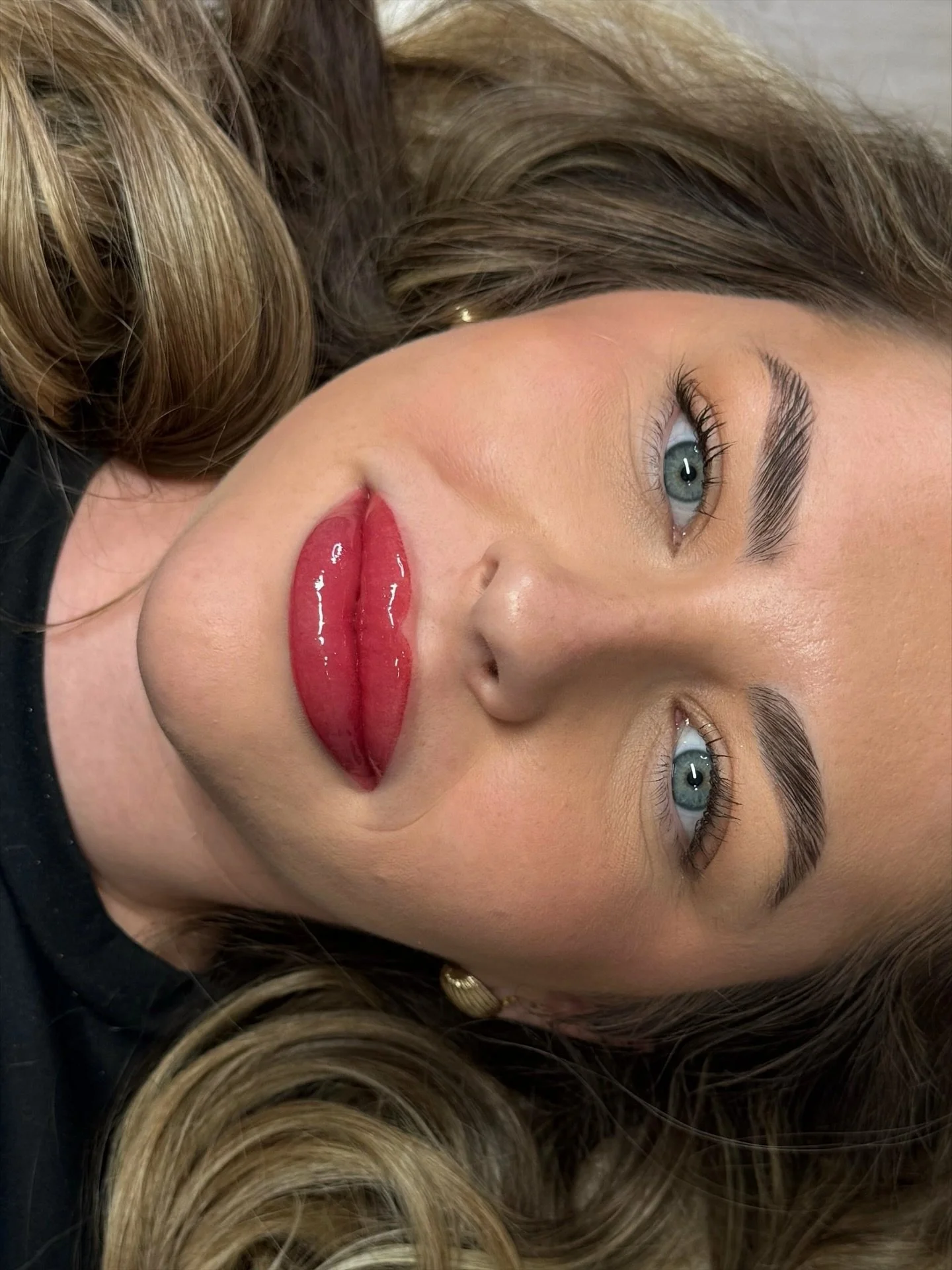 Tick, tick&hellip; Boom 💥🧨 New level of lips unlocked for this gorgeous girlie! 

1. Glossed - 2. Matte - 3. Before (I love a gloss look but the matte shows off just how flawless these are! 😮&zwj;💨)

For those who&rsquo;ve don&rsquo;t know, I&rsq