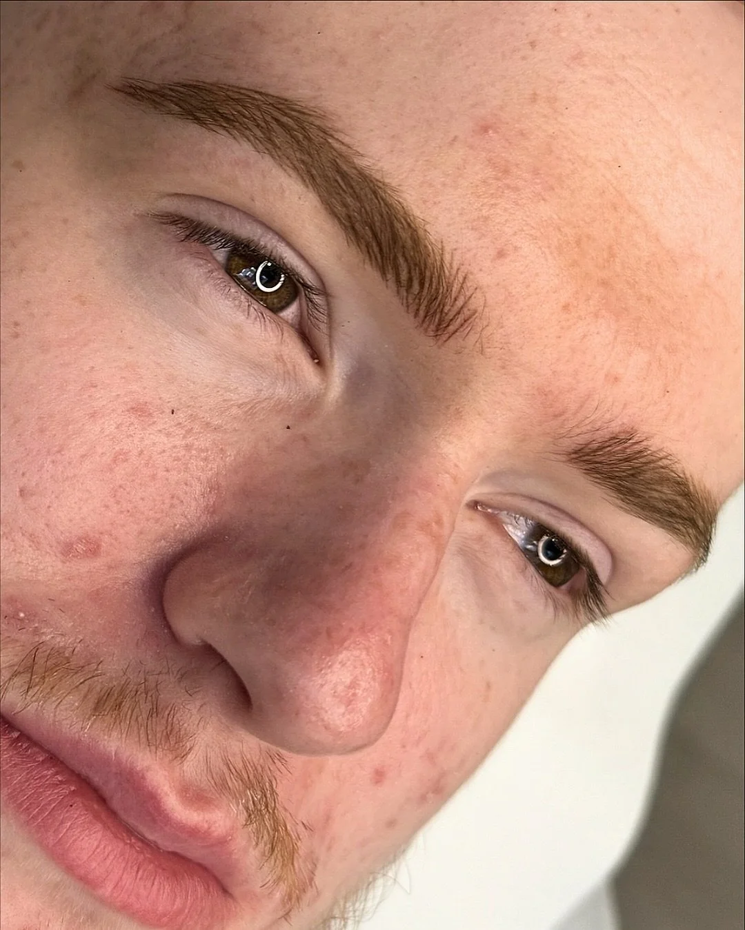 GUY BROWS 👨&zwj;🦰 Men deserve eye brows they&rsquo;re happy with too, so I loveee seeing more and more men looking into nano brows&hellip;

Nano brows create the most realistic look for undetectable hair strokes that help to:

✔️Thicken brows
✔️Add