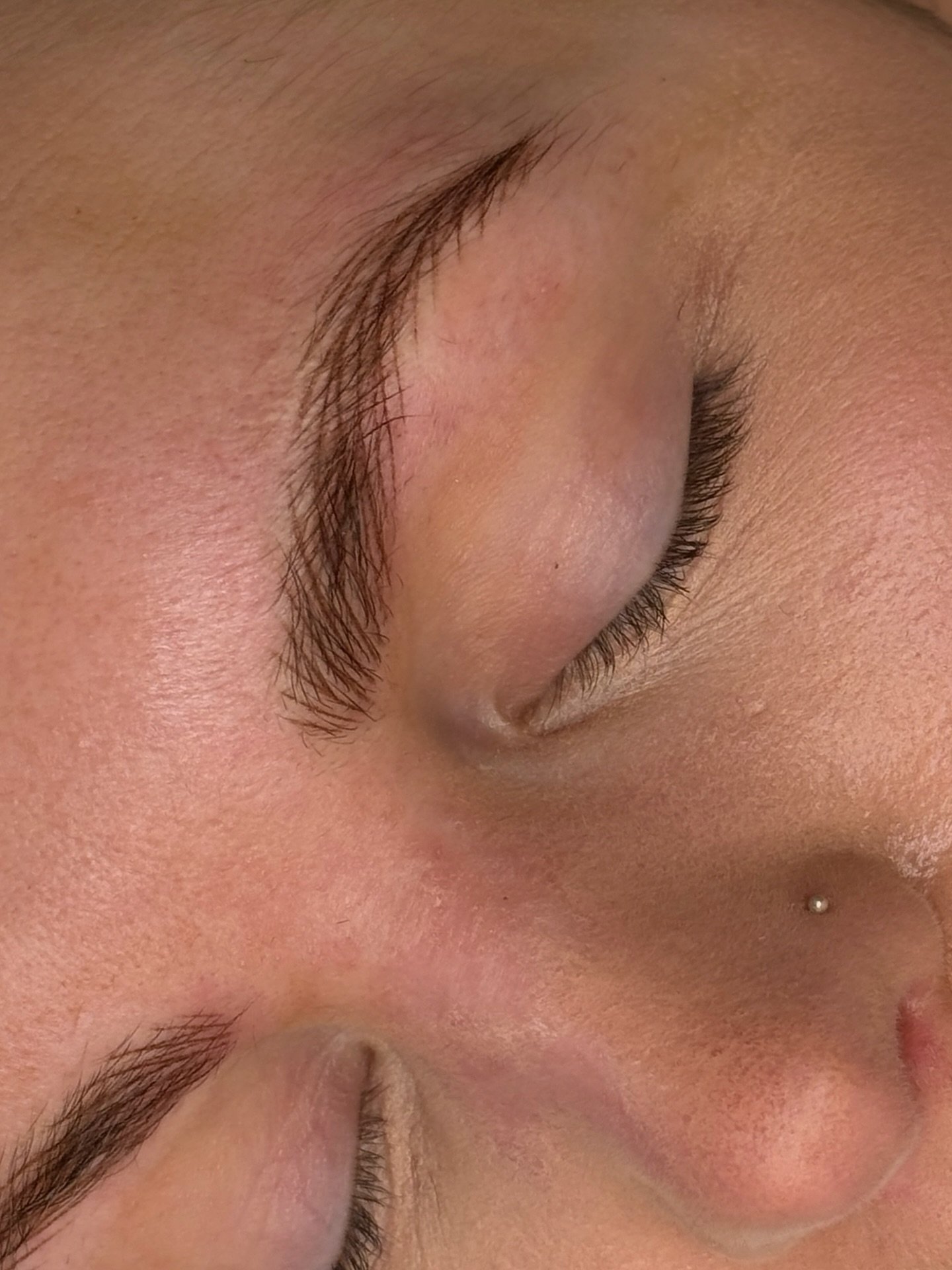 Rounded brows ➡️ Arched in allll the right places 😍

If you look at the before/afters, my clients brows are naturally more rounded in shape and overplucked - the right brow is a little higher too, so we wanted to even this out and filled the brows t