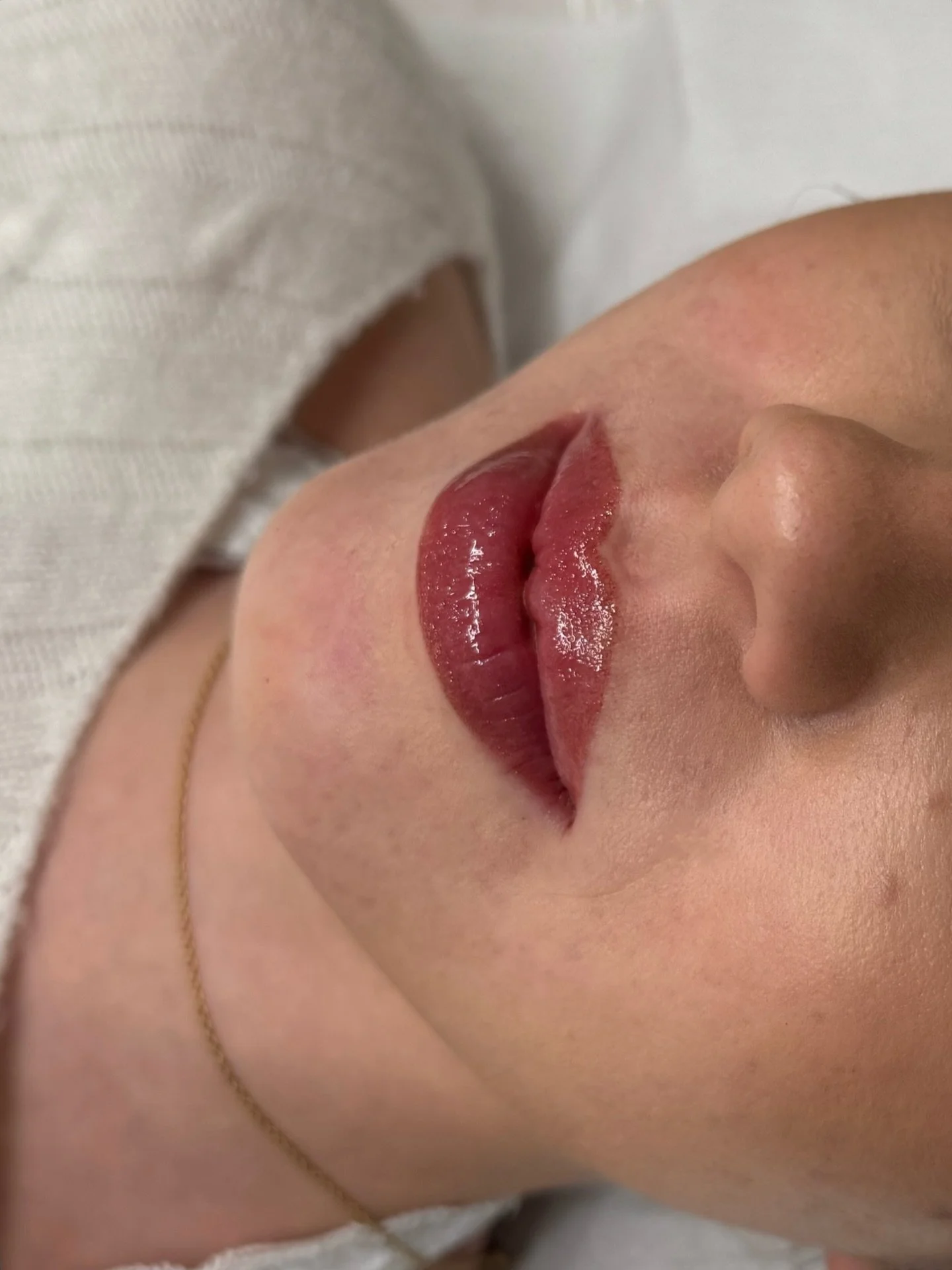 Dry or chapped lips before your blush treatment? Read this ⚠️

If you have dry lips, lip blush can give you healthier looking lips, by adding a pop of colour and encouraging habits to apply a balm every day, instead of drying lipsticks/stains (or not