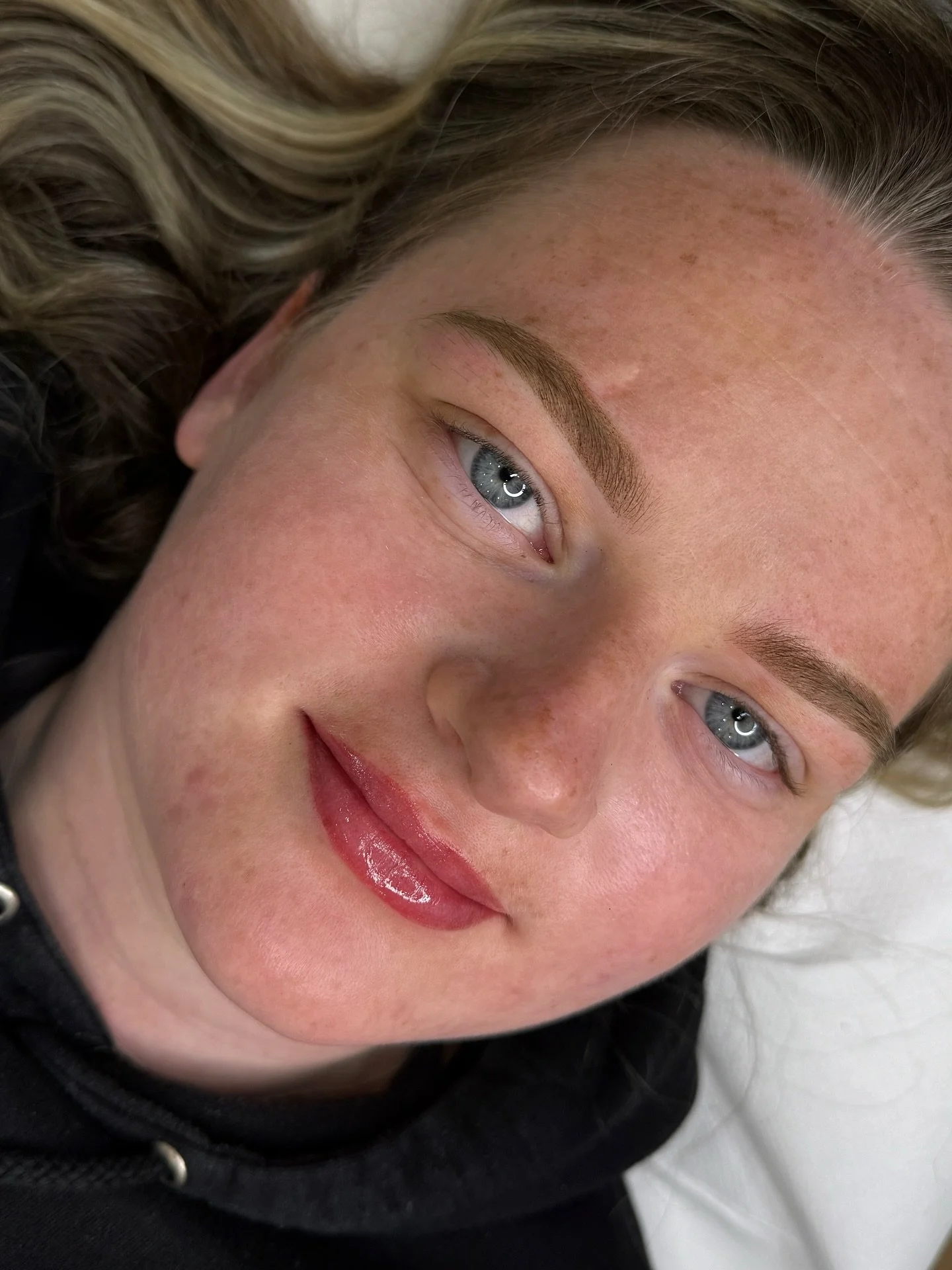 Double threat 🤭💥 Brow and blush combo!

We did a pretty pink Lip Blush and Soft Powder Brow for my client, which is a bit different for me, but I absolutely loveee this result on the right brow! 

When clients have a naturally fluffy brow like this