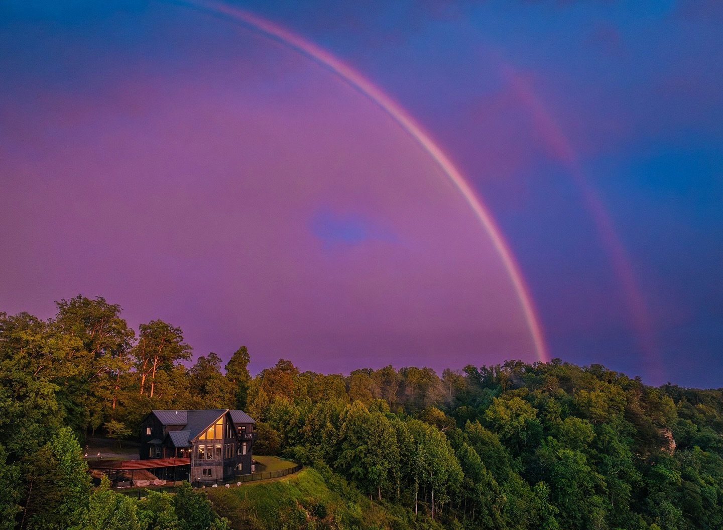 Double rainbow blessings tonight at Kingston Cliff Lodge 🌈🌈