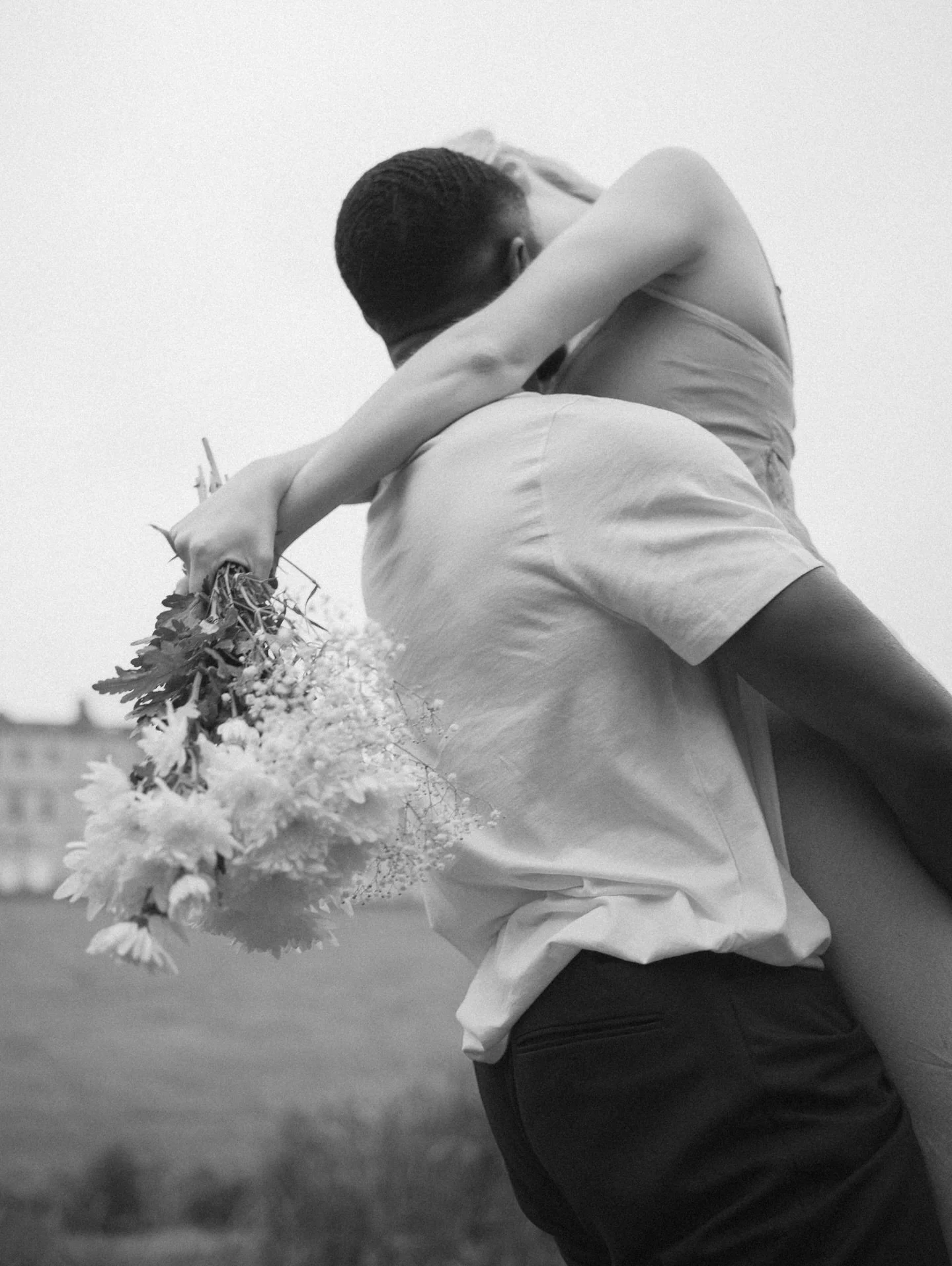 afternoon by the lake//

Makeup Artist: @esteepro_anthonyfrith
Photographer: @bernardosoares55
Models: @liv.mccarthy_ @emmaobande_
Creative Director: @nickyhayer26 @__officialnima 
Location: @birdsall.house