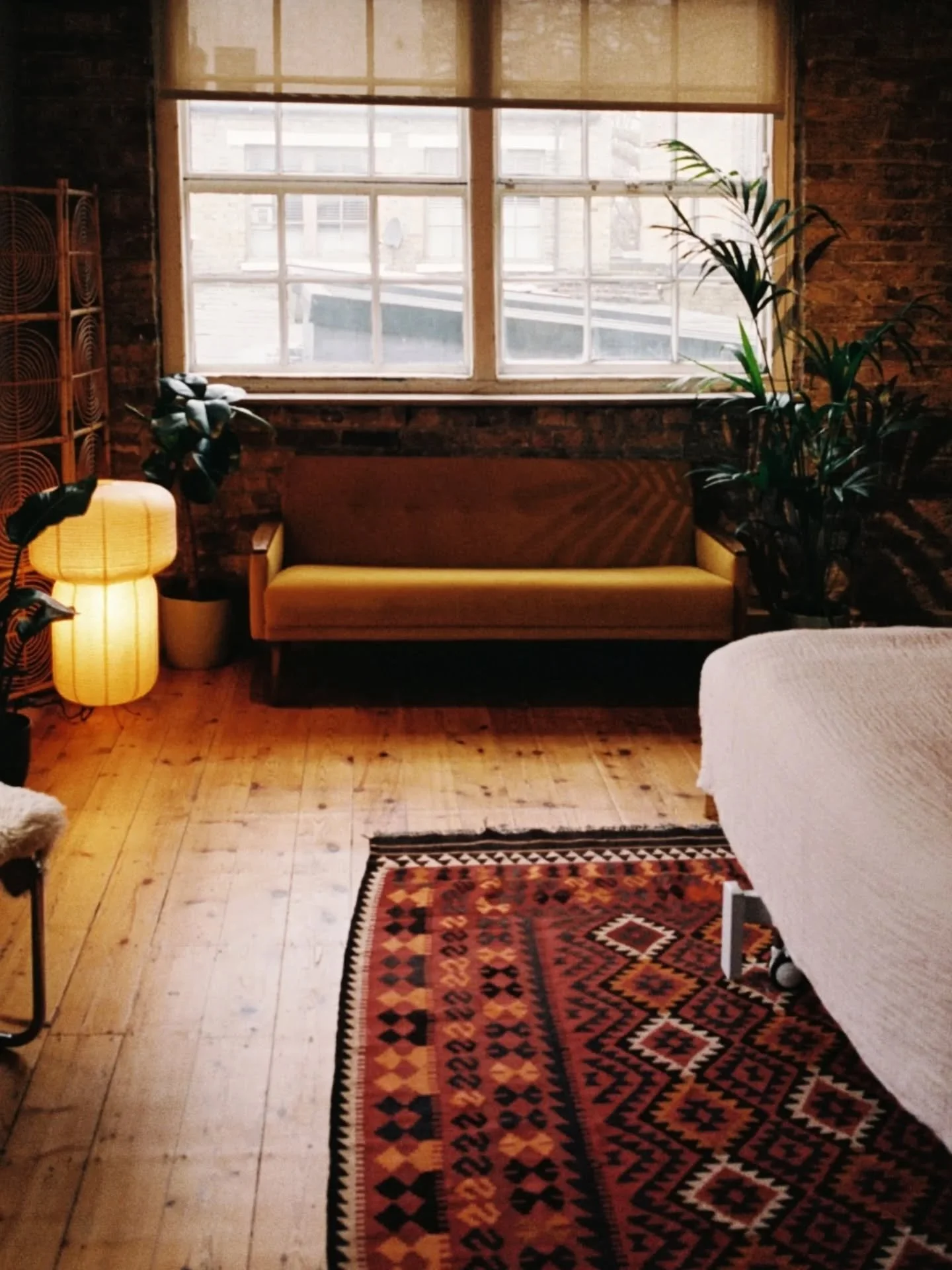 Cosy down season is upon us...

Come and warm up @greentemple.studio 🌱☕️

Mondays-Wednesdays with @waters.journey.acupuncture 
Mondays &amp; Wednesday-Saturdays with @danielle.livewell 
Alternate Sundays with @intimeandquiet 

💚

#acupuncture #oste