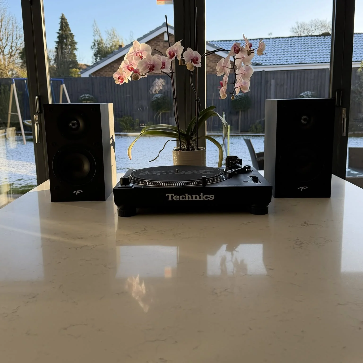 The icon is back. And it&rsquo;s cooler than ever!

Meet the Technics SL-1210MK7, a true legend reborn for the modern smart home.

We've paired this amazing player with equally impressive Paradigm Atom speakers &mdash; a combination that delivers ser