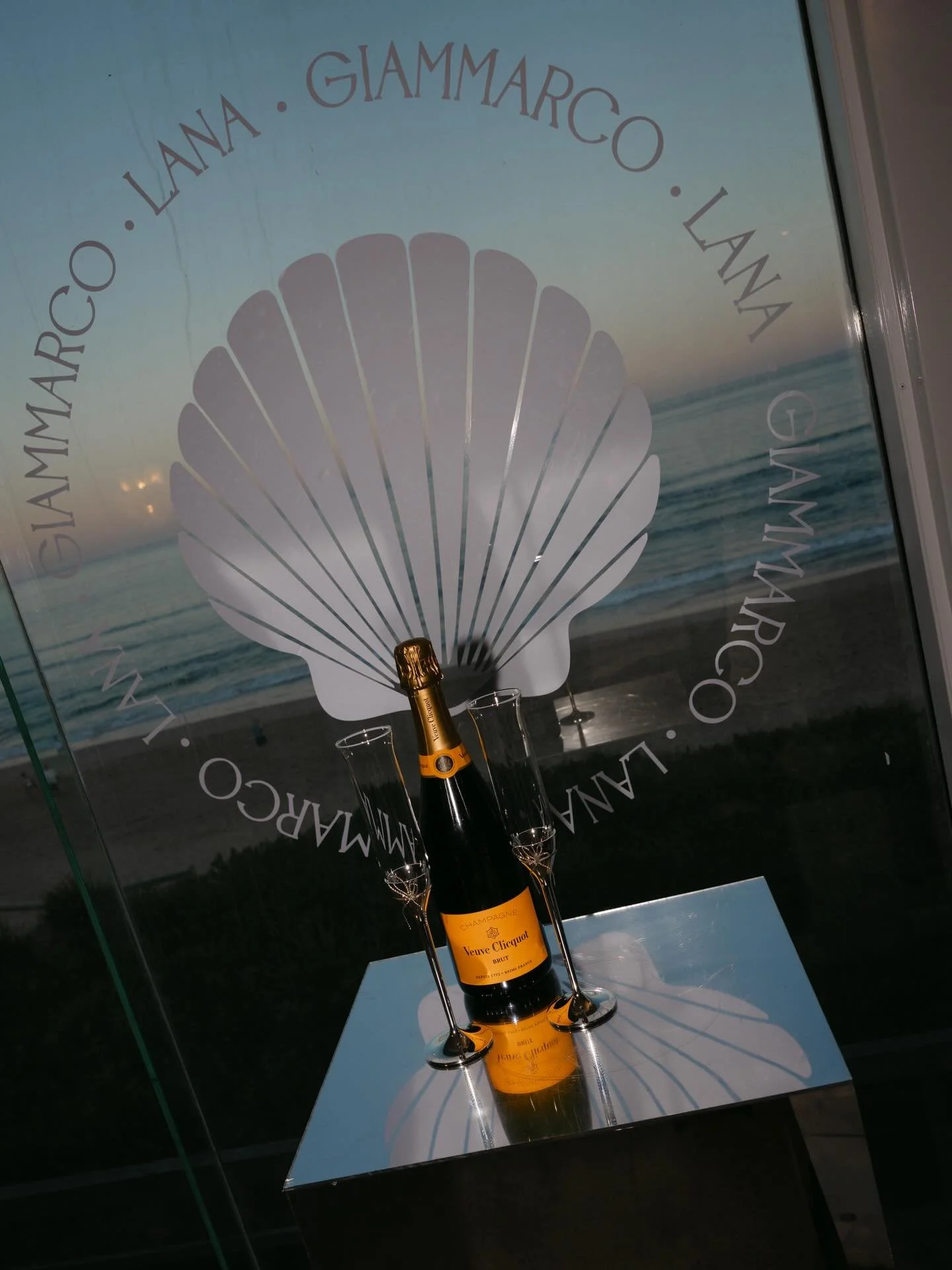 Details and ambience from Giammarco &amp; Lana&rsquo;s engagement 💙✨

@lanamissiris 
@summersaltrestaurant
@gaiaflora__ 
@sincerelysamcakes 
@candeful_and_co