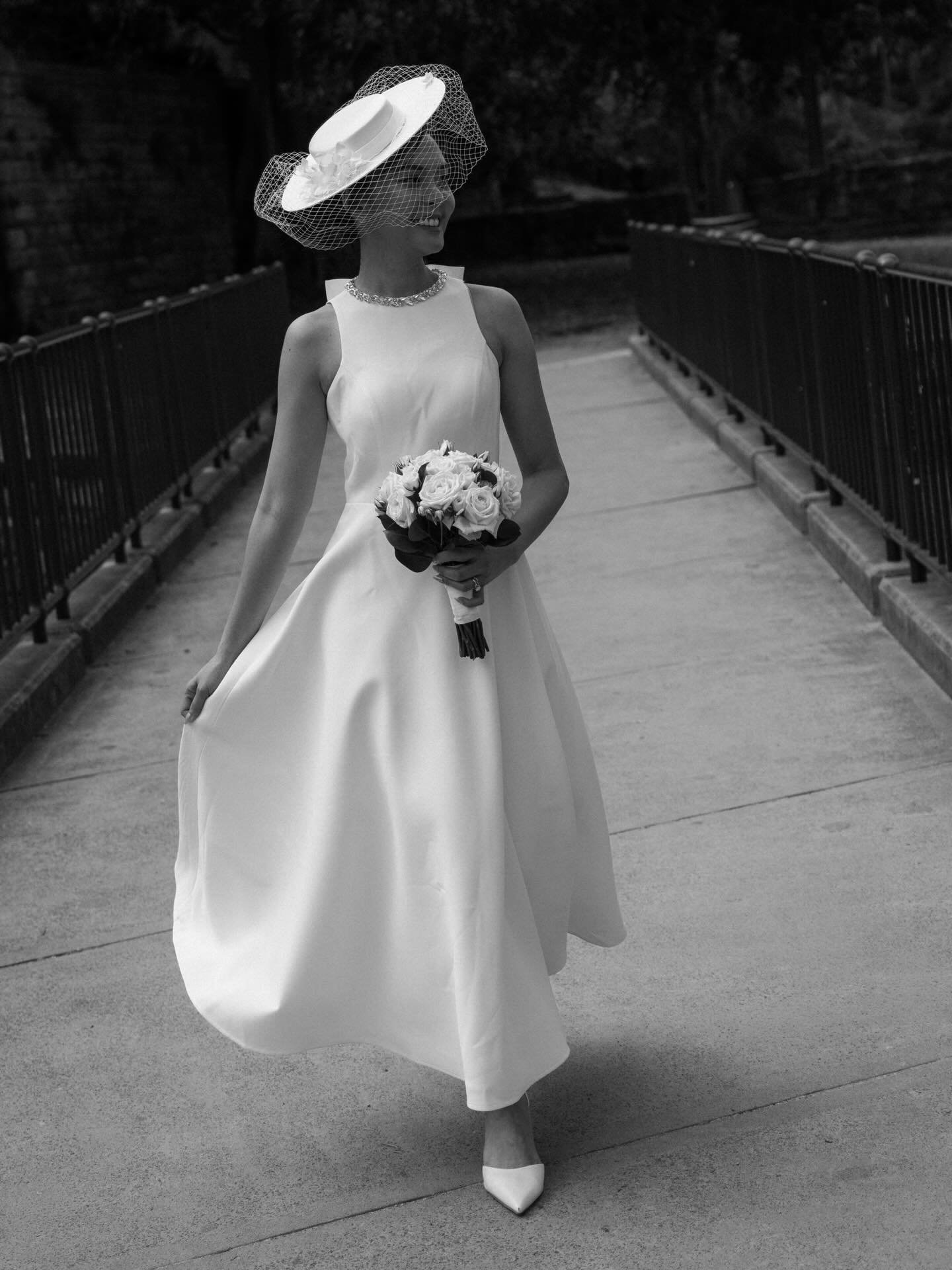Edward &amp; Wassana&rsquo;s intimate wedding in Kirribilli 🤍

That dress and hat took me back in time 😍

📍 Kirribilli, Sydney

Sydney wedding photographer - documentary at heart, with an editorial touch. From intimate celebrations to full wedding