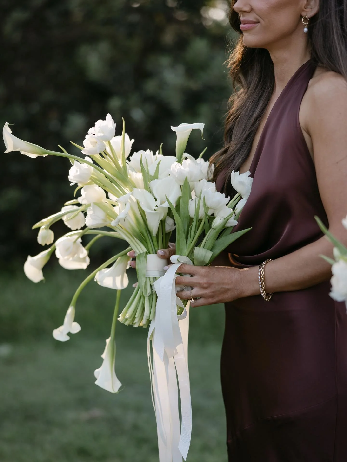 White tulips, calla lilies, deep brown silk. Every detail considered ✨

Bride @tiffyj_h 
Photography @lesterganzonphotography 
Florist @solastablooms_ 
Venue @dunespalmbeach @merciweddings 
Stylist @littlelaneevents
Celebrant @theloveedit.ceremonies