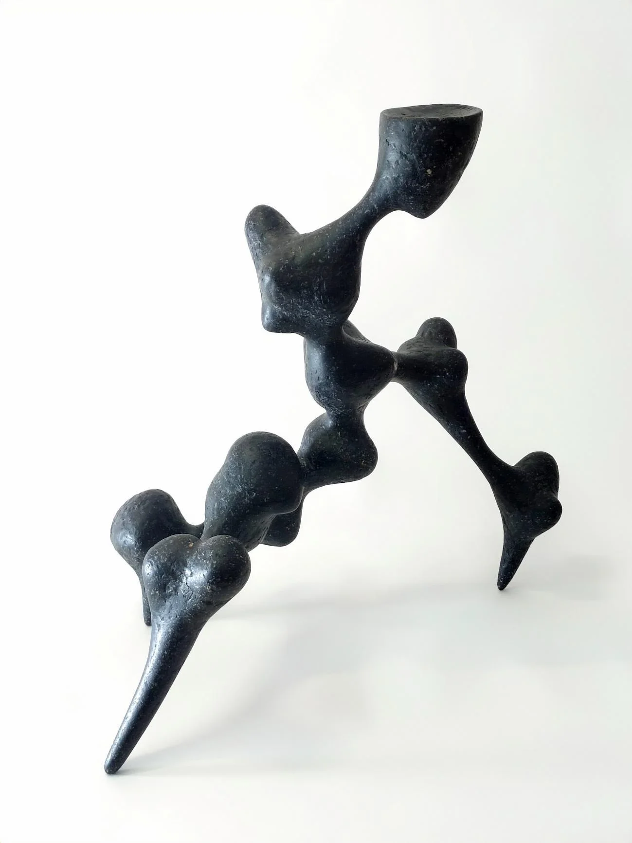 Side view of Bicho II by Justino Del Casar, a hand-modelled papier-mâché sculpture with tapered legs