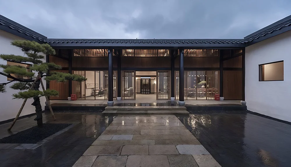 THE FUSION OF EASTERN AND WESTERN DESIGN IN THE HEART OF BARCELONA