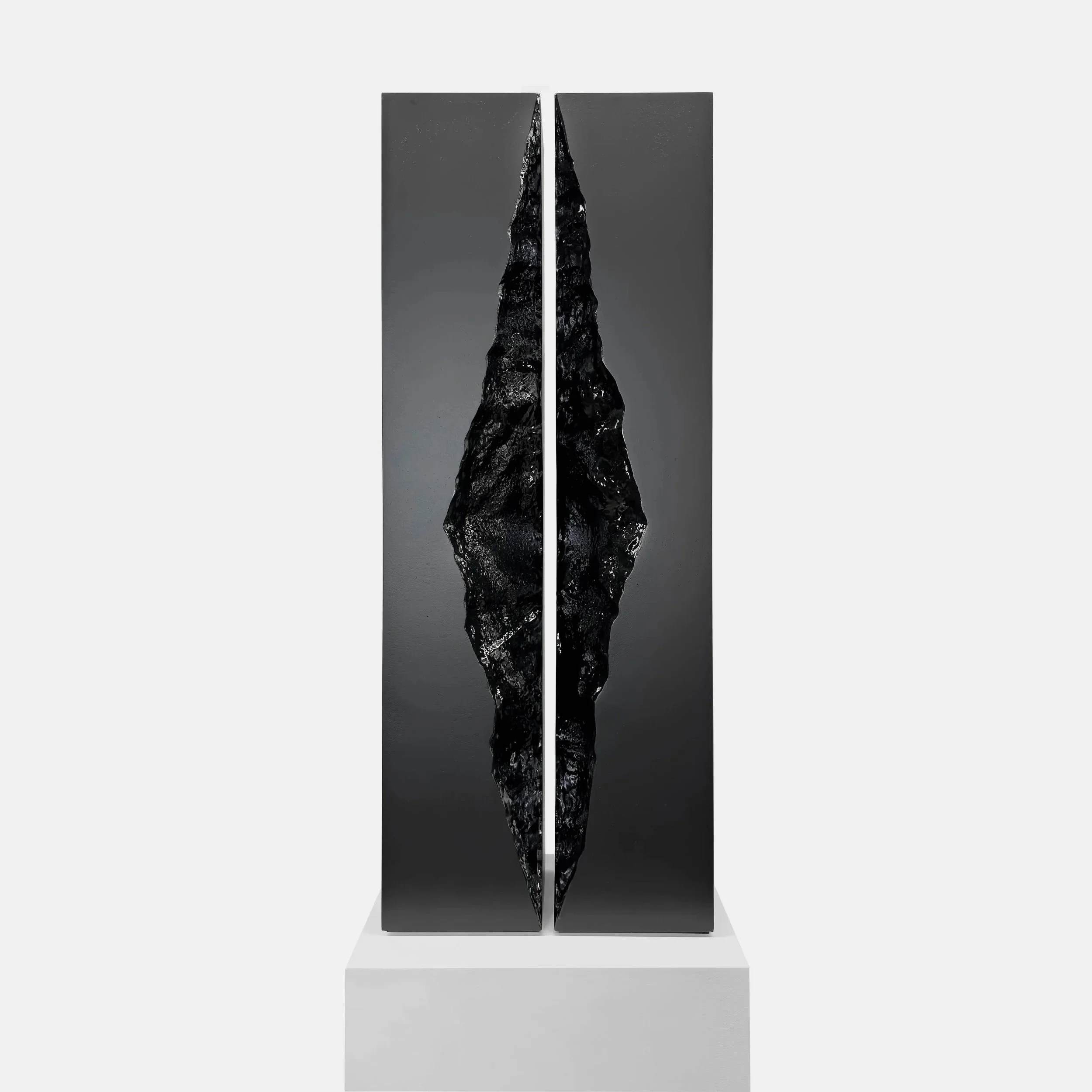mareo-monolith-III-contemporary-sculpture-east-west-space-barcelona.jpg