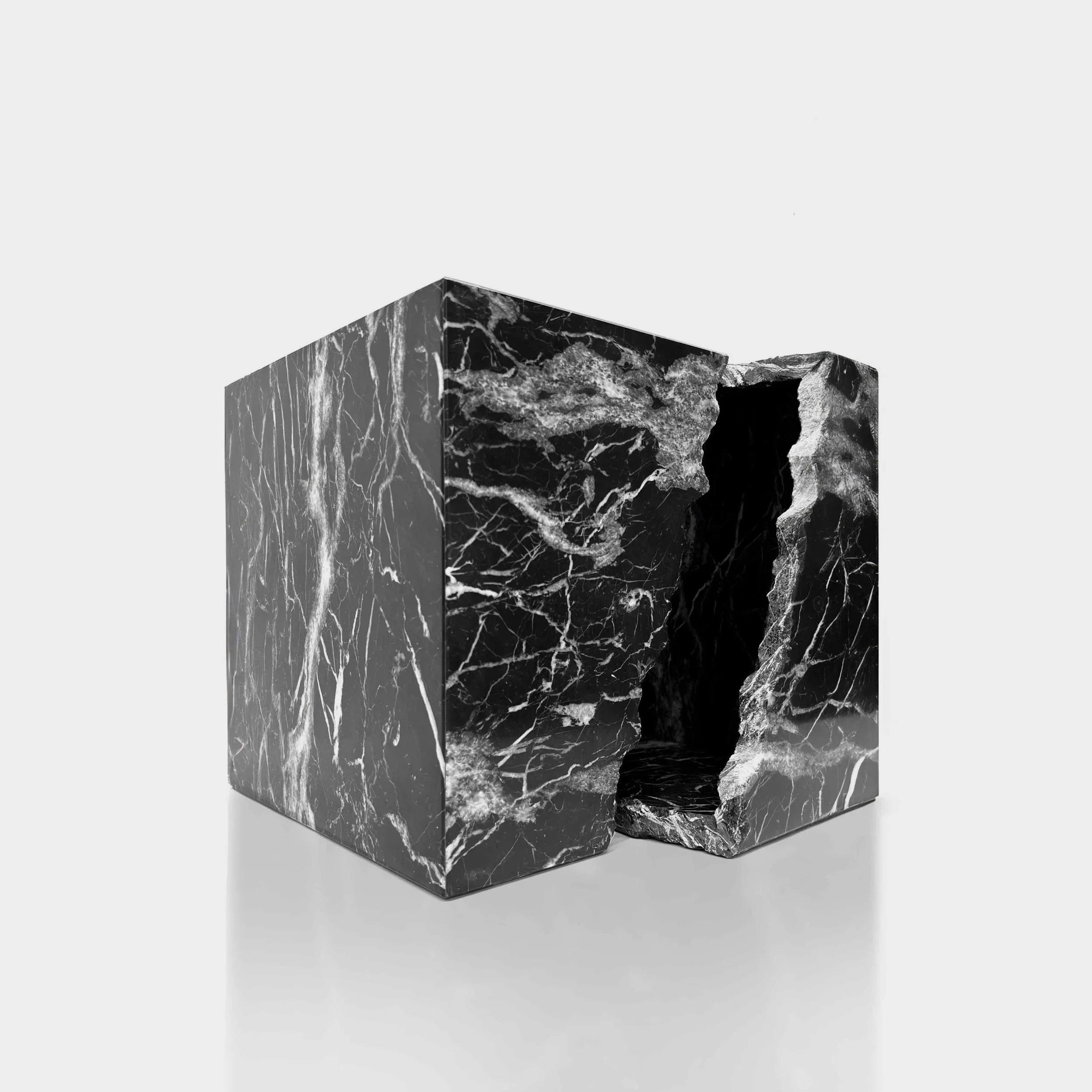 mareo-negro-marquina-sculpture-contemporary-east-west-space-barcelona.jpg
