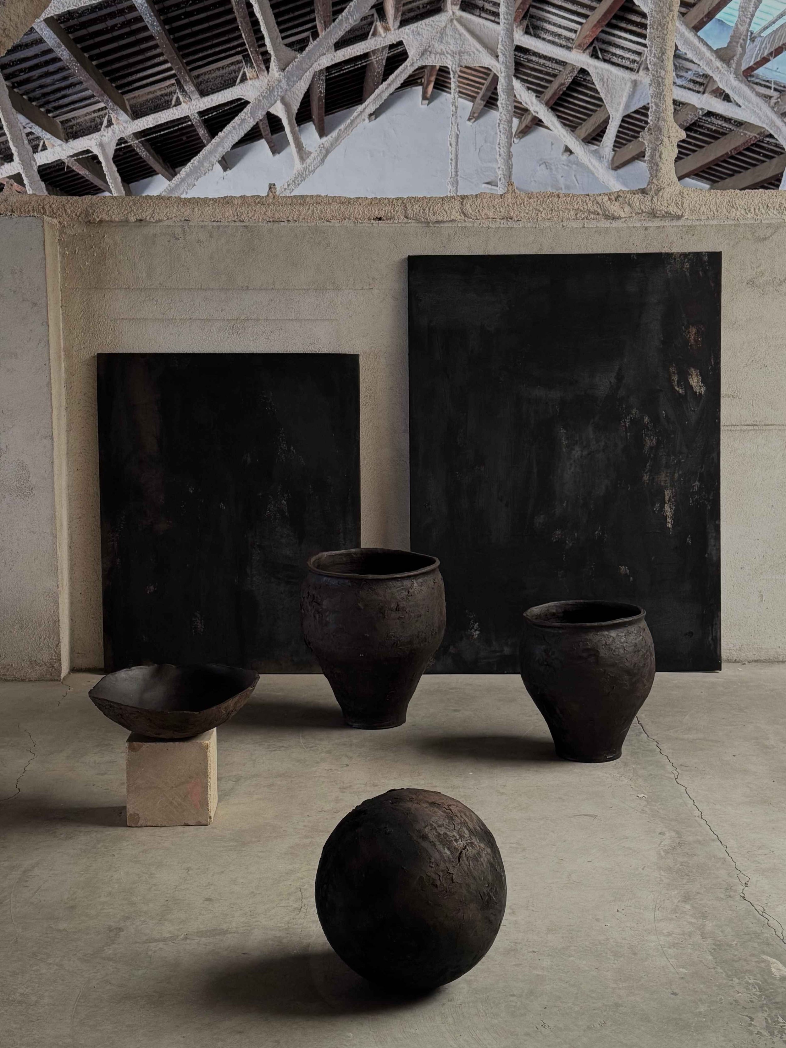 Contemporary ceramic sculptures by Yoyo Balagué EAST WEST SPACE Barcelona Mediterranean inspired art exhibition