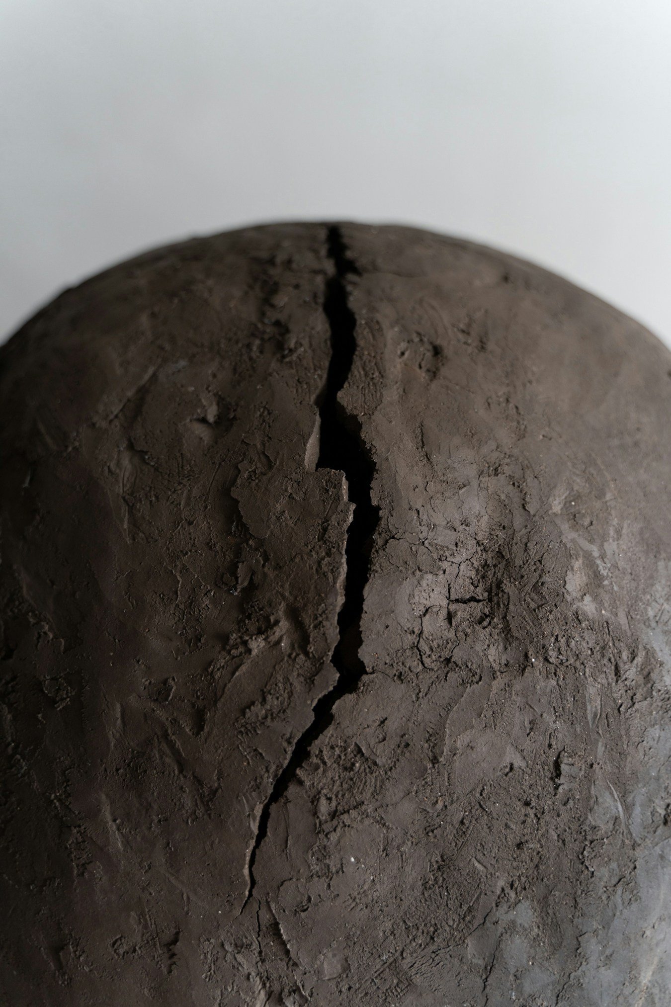 Ceramic art installation by Yoyo Balagué EAST WEST SPACE Barcelona contemporary Mediterranean sculpture