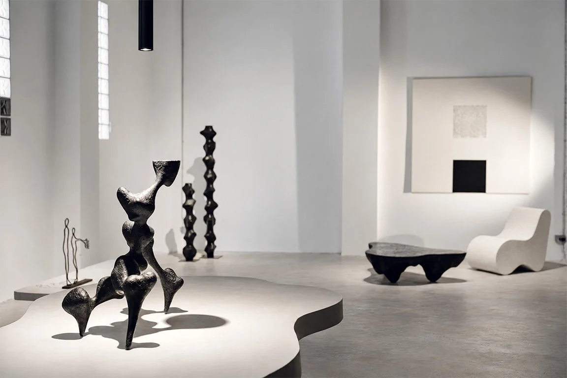 BLANCONEGRO: BLACK-AND-WHITE COLLECTIBLE DESIGN AND CONTEMPORARY ART IN BARCELONA
