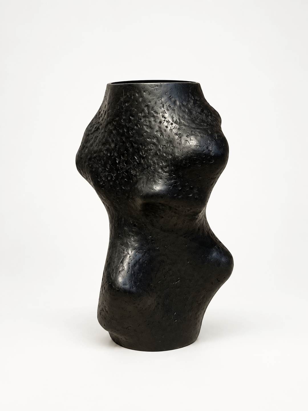 pedestal-2-justino-del-casar-collectible-design-blanconegro-barcelona-02.png