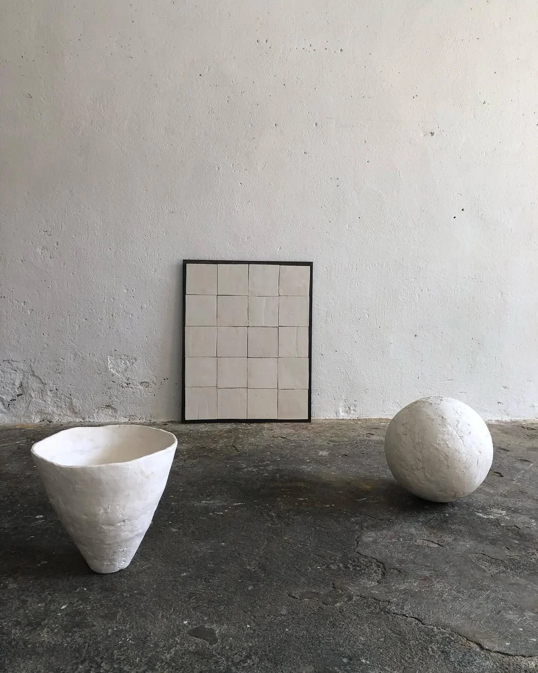 Minimal ceramic wall sculpture Pure 5.1 by Yoyo Balagué at EAST WEST SPACE Art Gallery