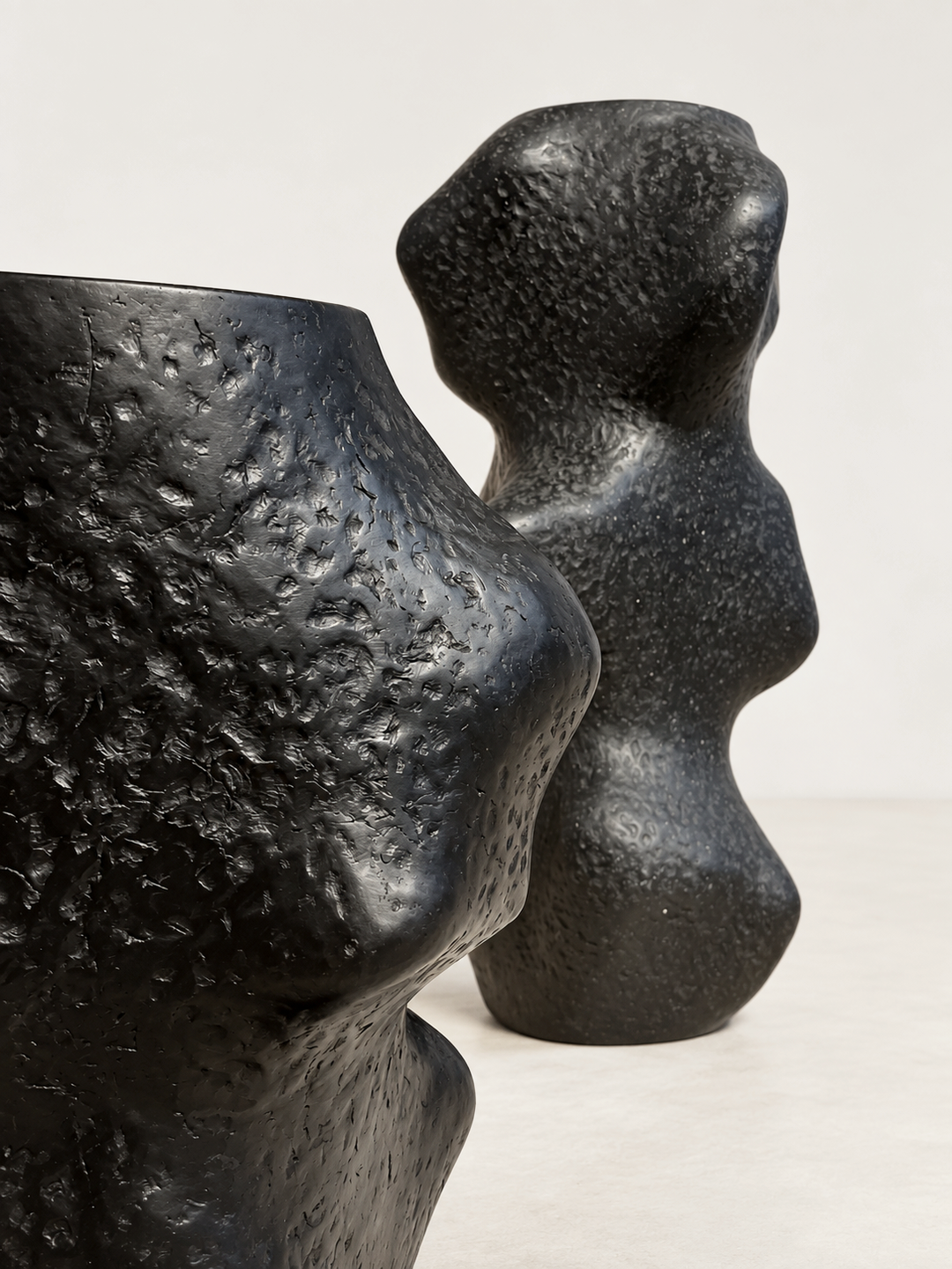 pedestal-ii-justino-del-casar-collectible-design-detail-blanconegro-barcelona-10.png
