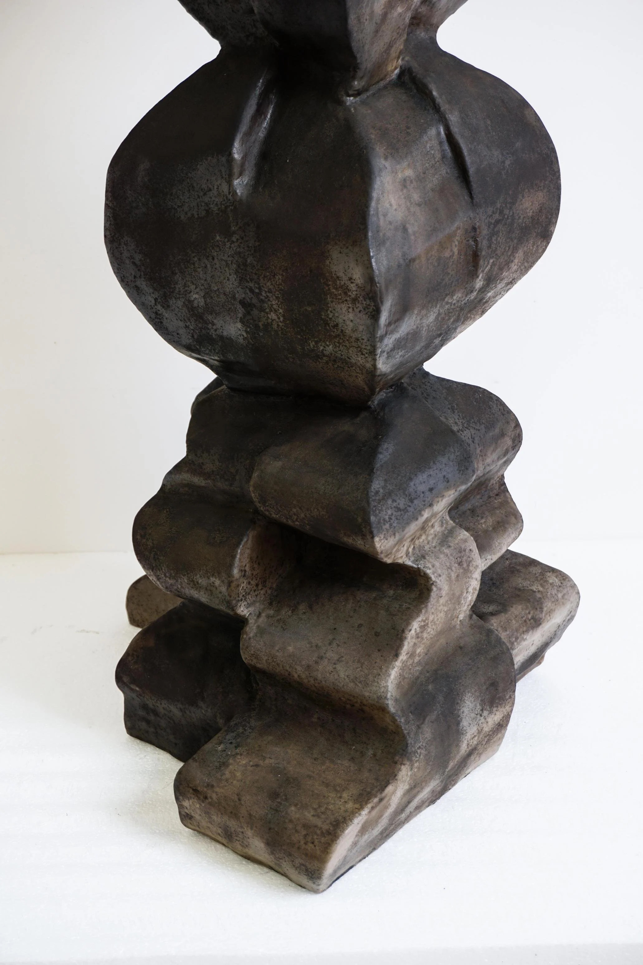 Sculptural Chinese lacquer column by Ou Tingzhu, handcrafted contemporary collectible artwork