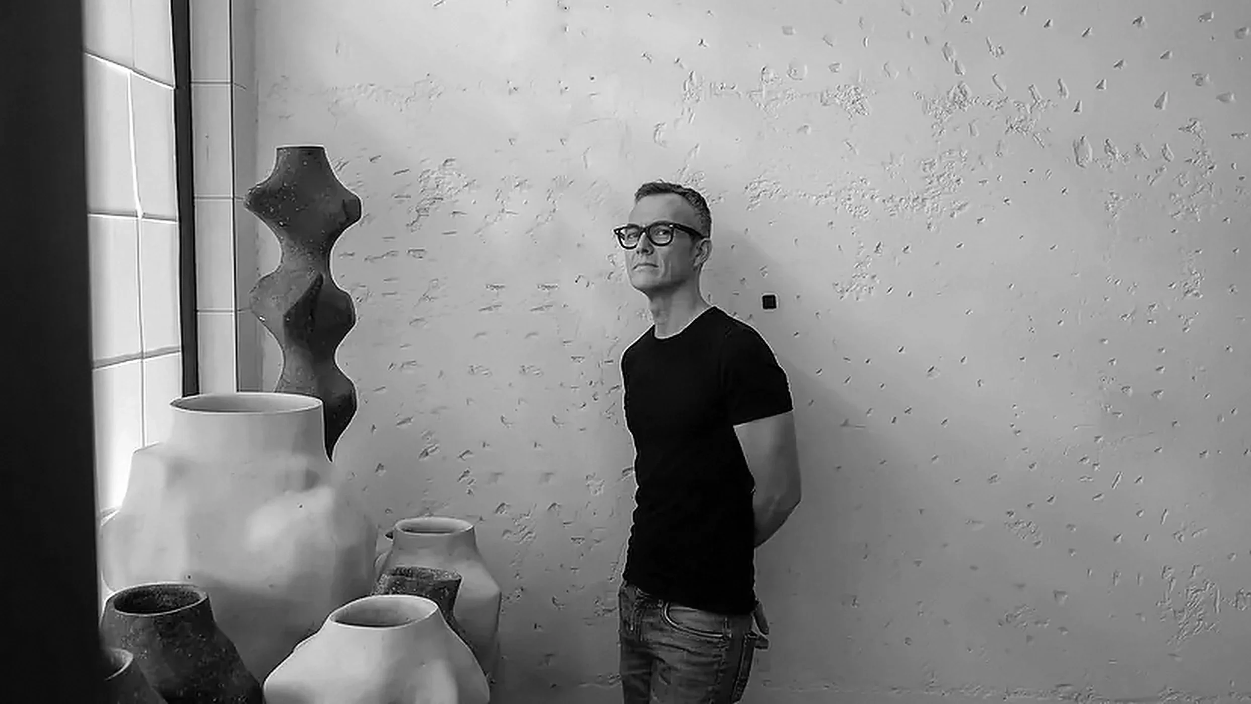 Portrait of Valencia-based sculptor Justino Del Casar with his recycled paper sculptures represented by BLANCONEGRO Barcelona