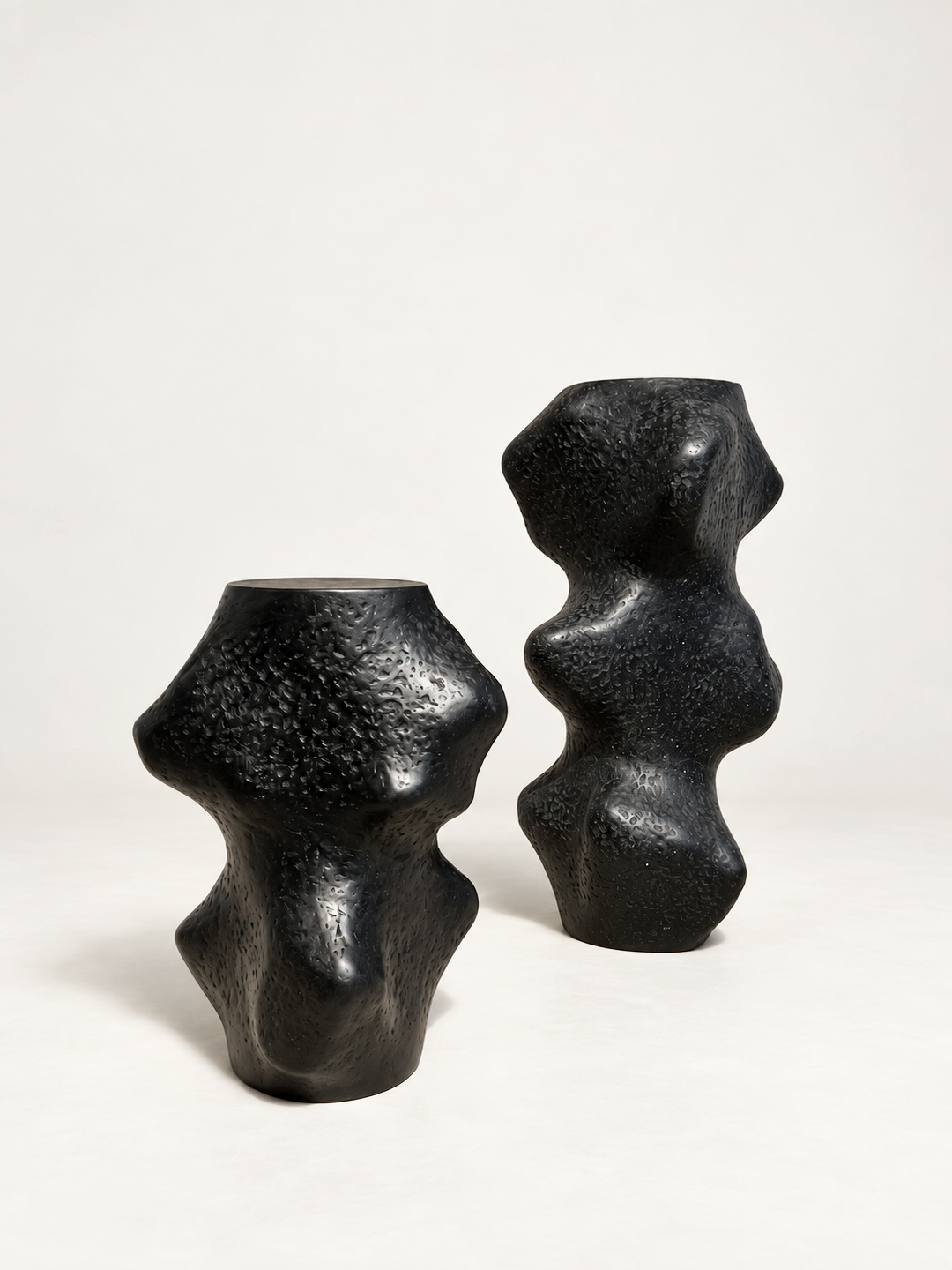 pedestal-2-justino-del-casar-collectible-design-blanconegro-barcelona-01.png