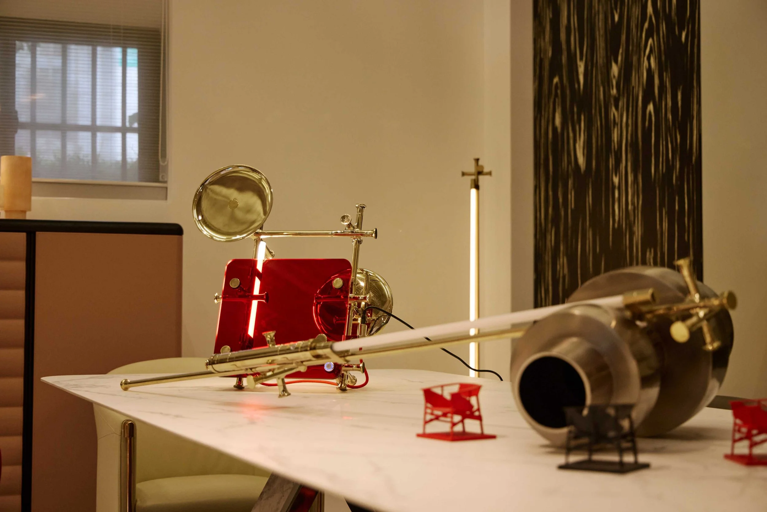 Contemporary collectible lighting design by Chen Darui, X21 lamp displayed as sculptural light object