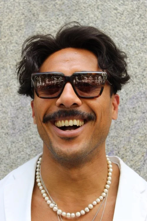 Manuel, 40 years old, Originally from Venezuela. He is a personal trainer. 