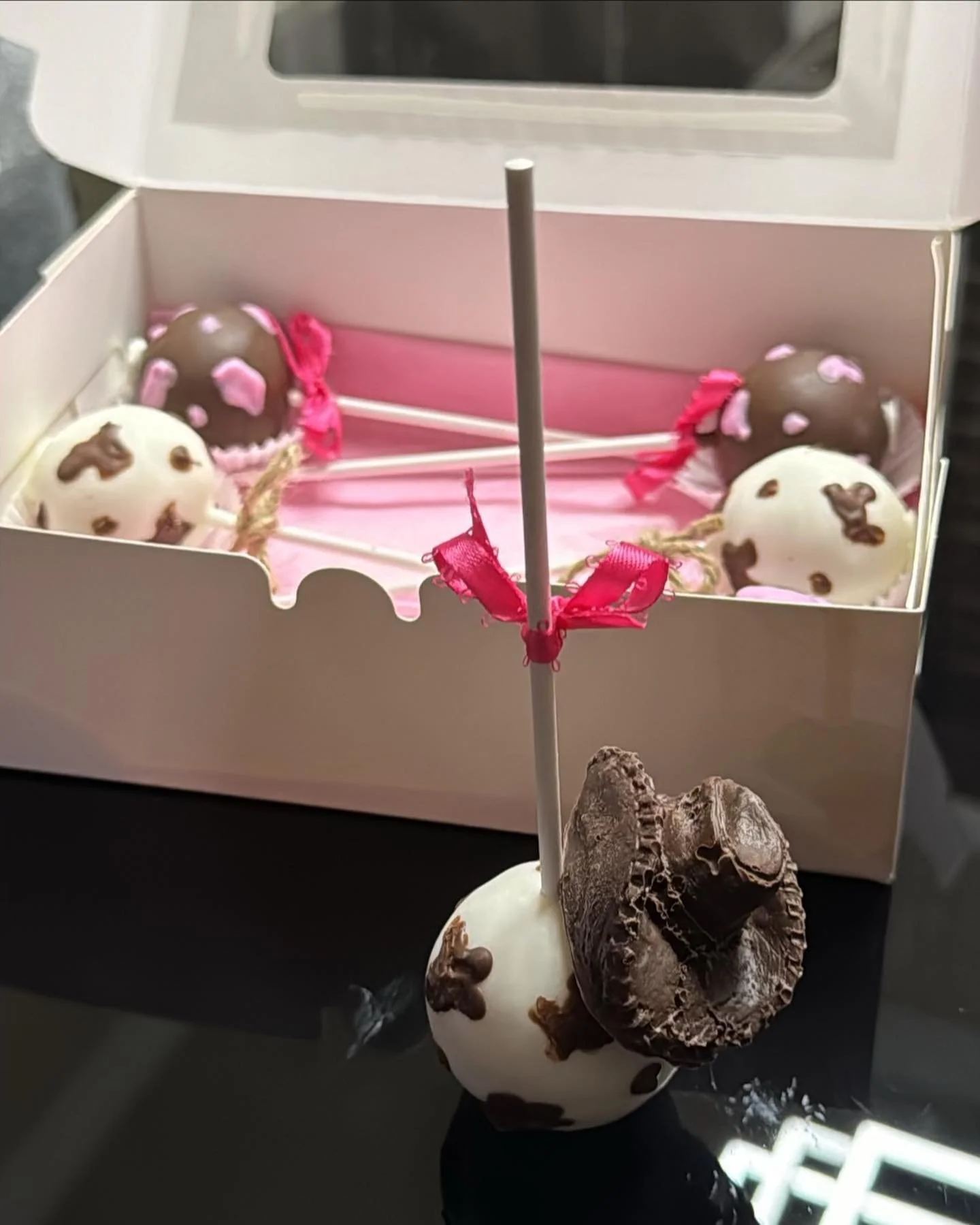 Western Themed Cake pops 🤠🐄

DM For Order ✨

#cake #cakepop #cakepops #dessert #desserts #birthday #westernstyle #westerntheme #cowboy #westernlifestyle #newbuisness #atl #atltreats #atlanta #atlantadesserts #atlantasweets #gwinnett #geinnettcounty