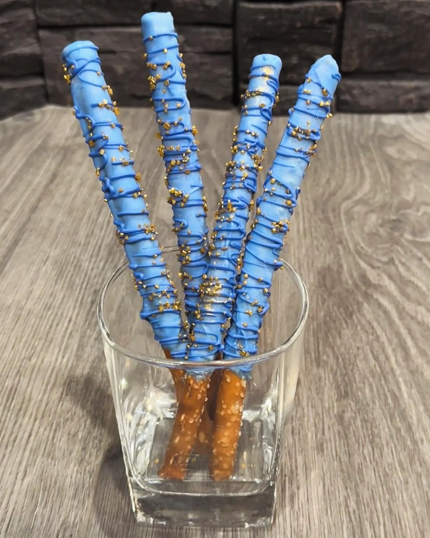 RoyalBlue Chocolate Covered Pretzels 
💙🥨

#royal #blue #royalblue #chocolate #chocolatecovered #pretzel #pretzels #pretzelrods #chocolatecoveredpretzels #coveredpretzels #customdesserts #custom #custompretzels #gwinnett #gwinnettcounty #gwinnettcou