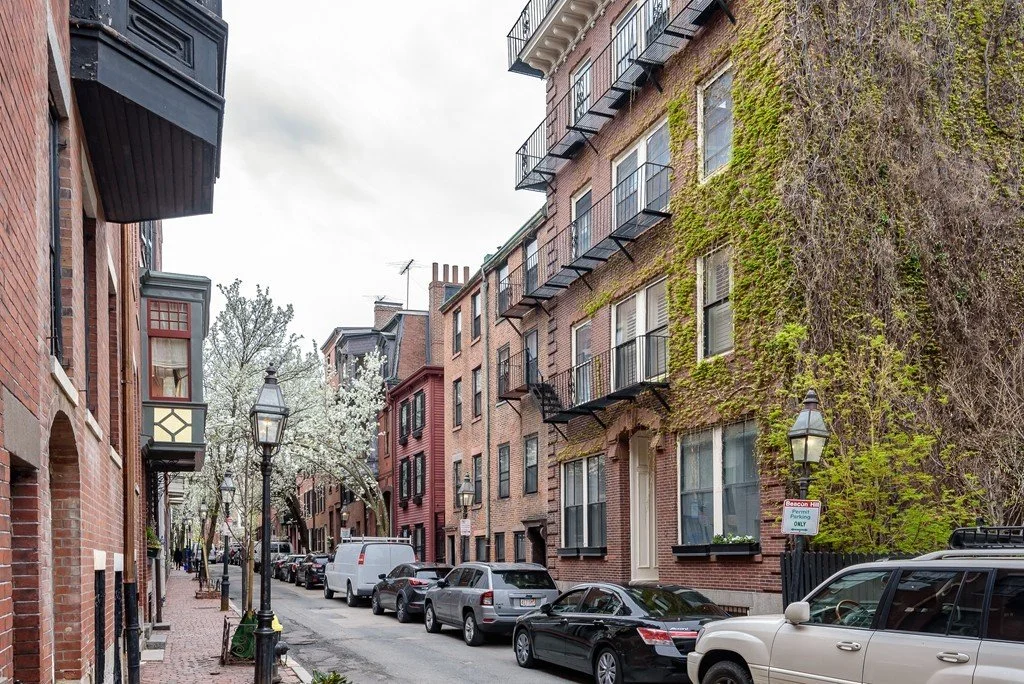 Rowhouse, listed by Bernadine Tsung Megason.