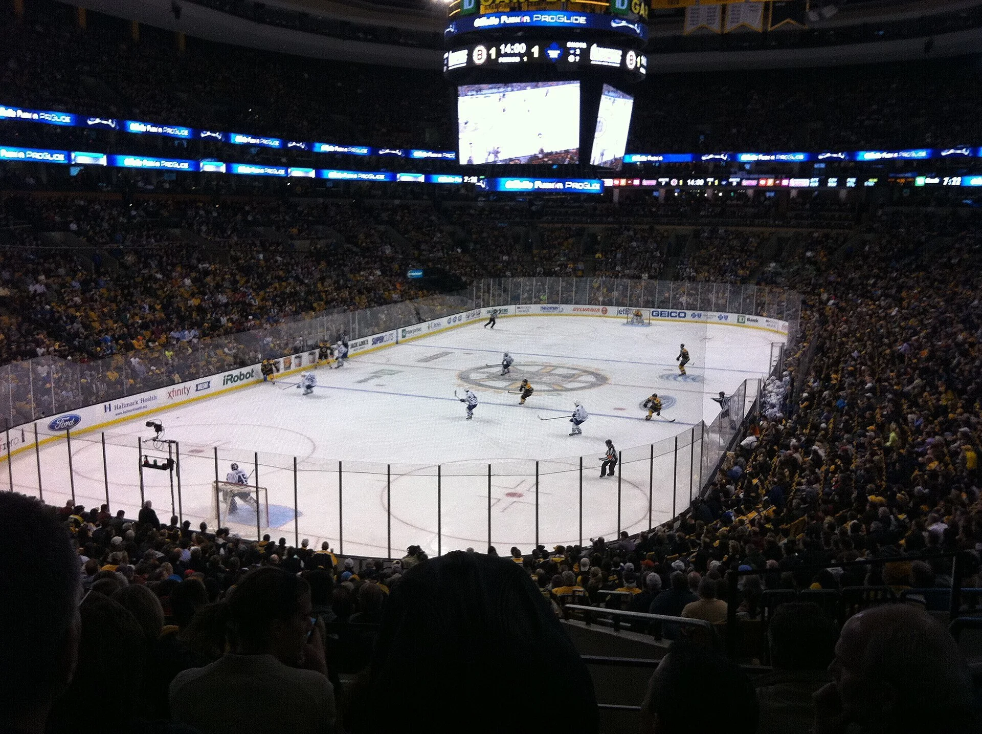 Bruins_2014-01-14_19.22.40_(14177423467).jpg