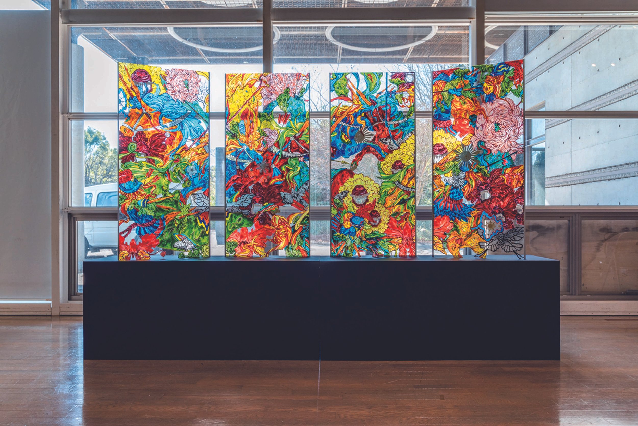 The Beauty of Chaos and Conflict
2018
Glass, acrylic enamel, kinpaku, pigment, wood
1.9 meters x 3 meters x 45 centimeters