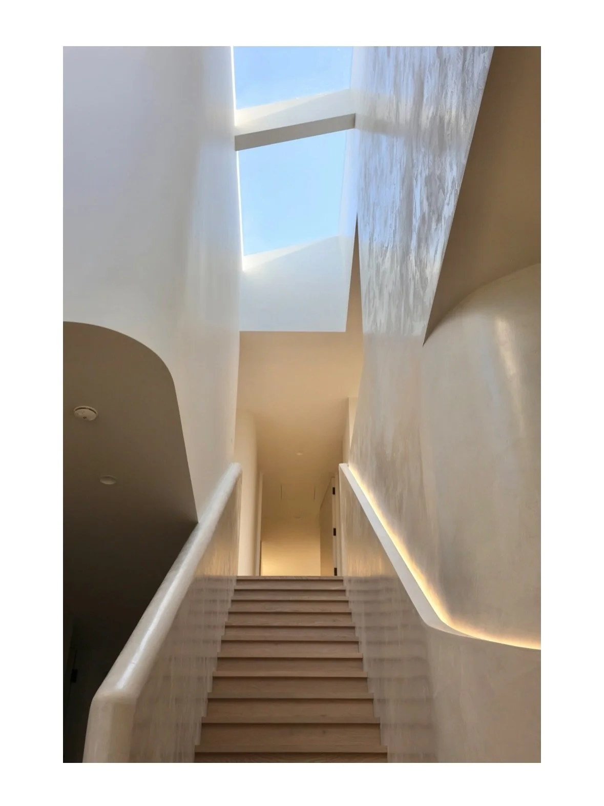 Project Terra Alba.

Where mediterranean style meets modern living in Leichhardt.

Architect - @nassimadesigngroup
Interior designer - @studiobide
Stone - @artofmarble.stonegallery
Tapware - @nerotapware
Appliances - @powerland_commercial
Tiles - @ov