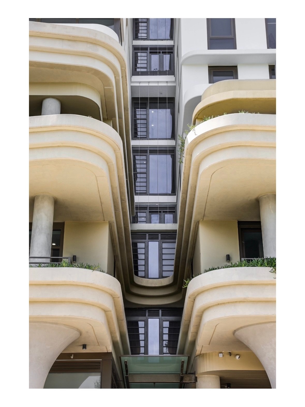 T H E  W A T E R F R O N T

@urbanpropertygroup 
@mylifehousing