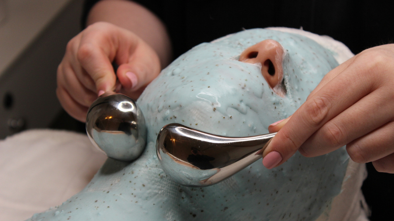 A cold mask and cryo sticks at Chateau de la Beauté.png