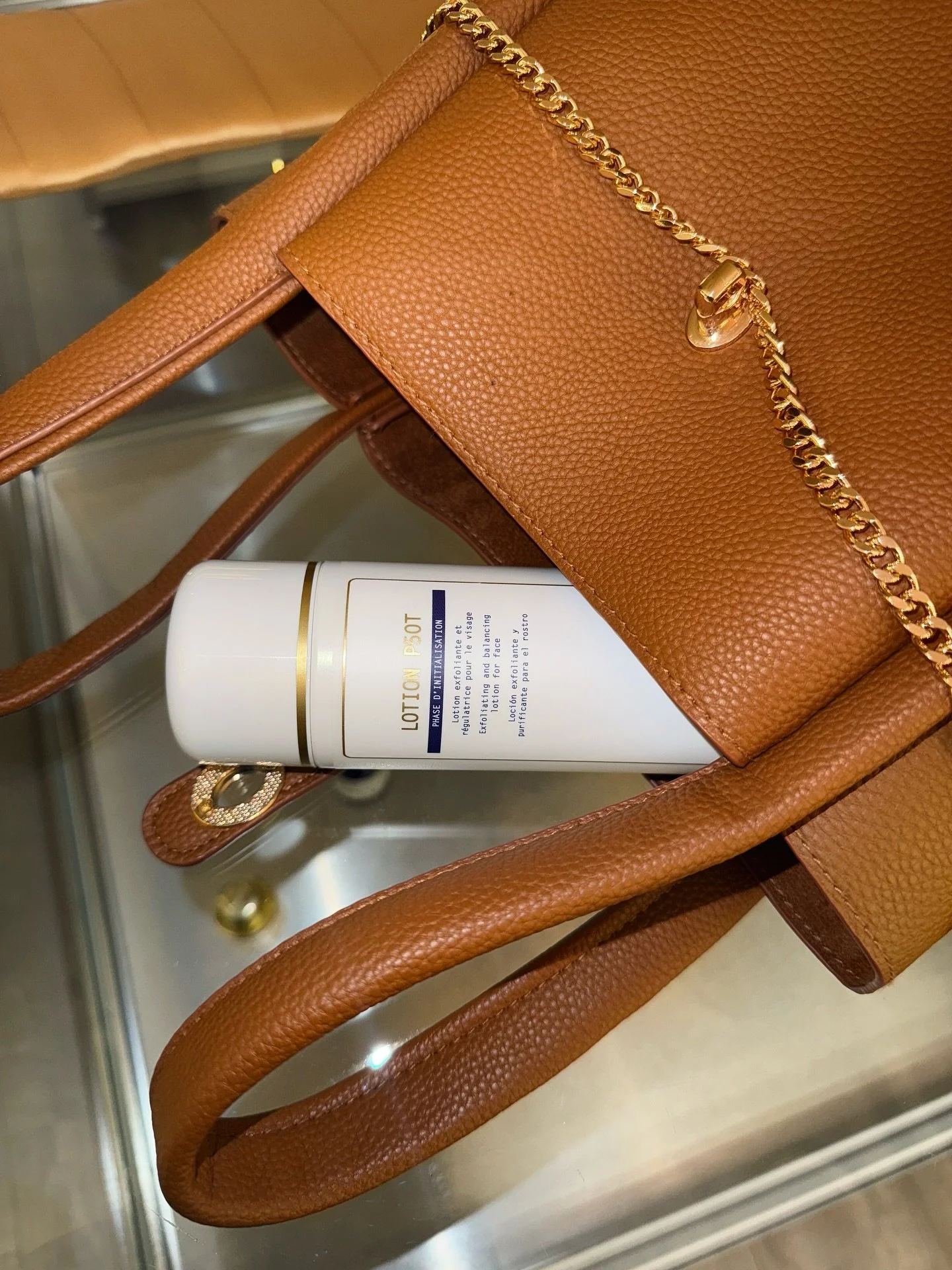 The new Lotion P50T.
Biologique Recherche&rsquo;s most refined evolution of the cult classic. ✨Formulated with a gentle blend of alpha, beta, and poly-hydroxy acids, it purifies, balances, and reawakens the skin while respecting even the most delicat