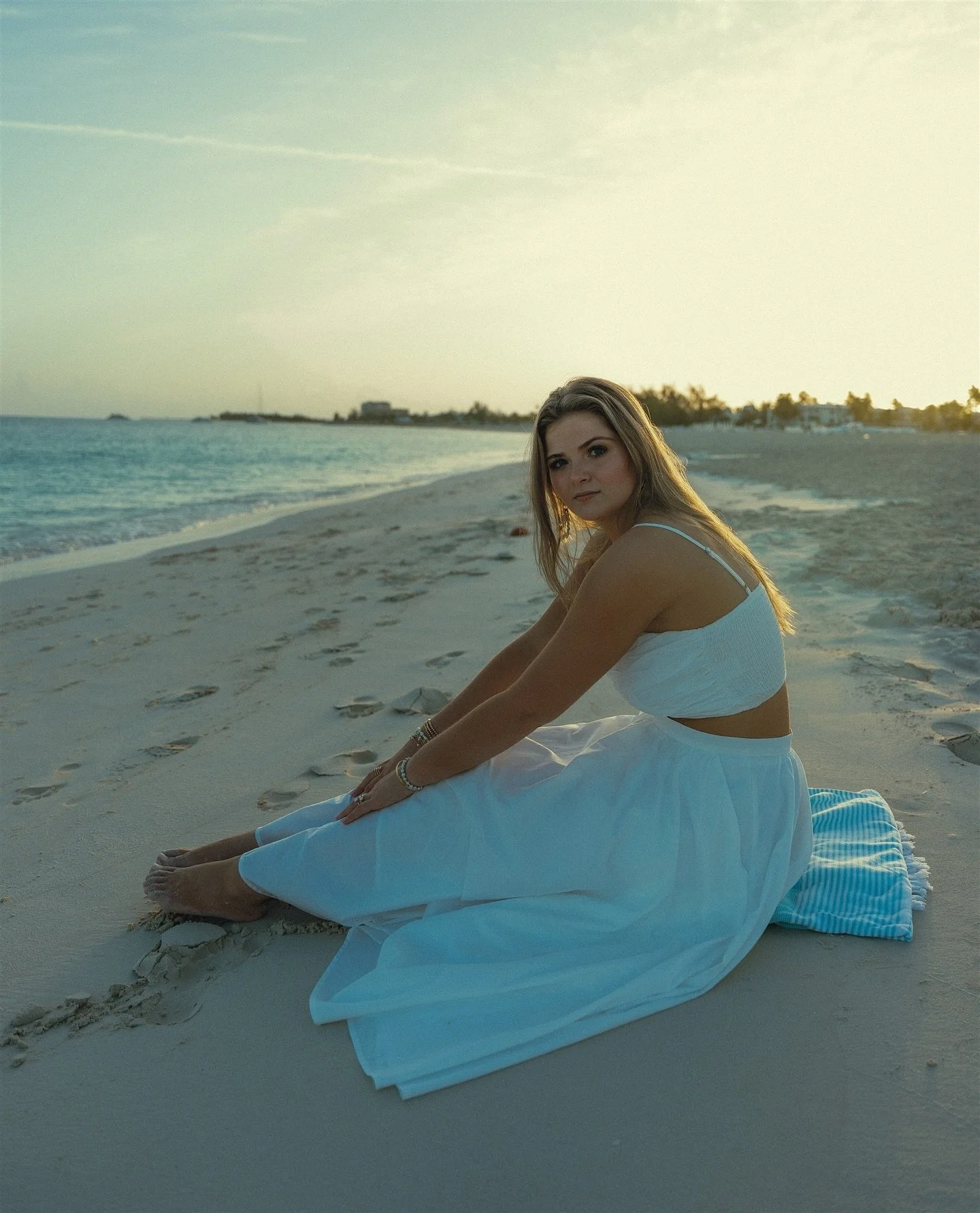 meet me at sunrise 🩵🌸

#seniorportraits #turksandcaicos #turksandcaicosphotographer #visualpoetry #portraitphotographer #turksandcaicosvideographer #documentaryphotography #caribbeanphotographer