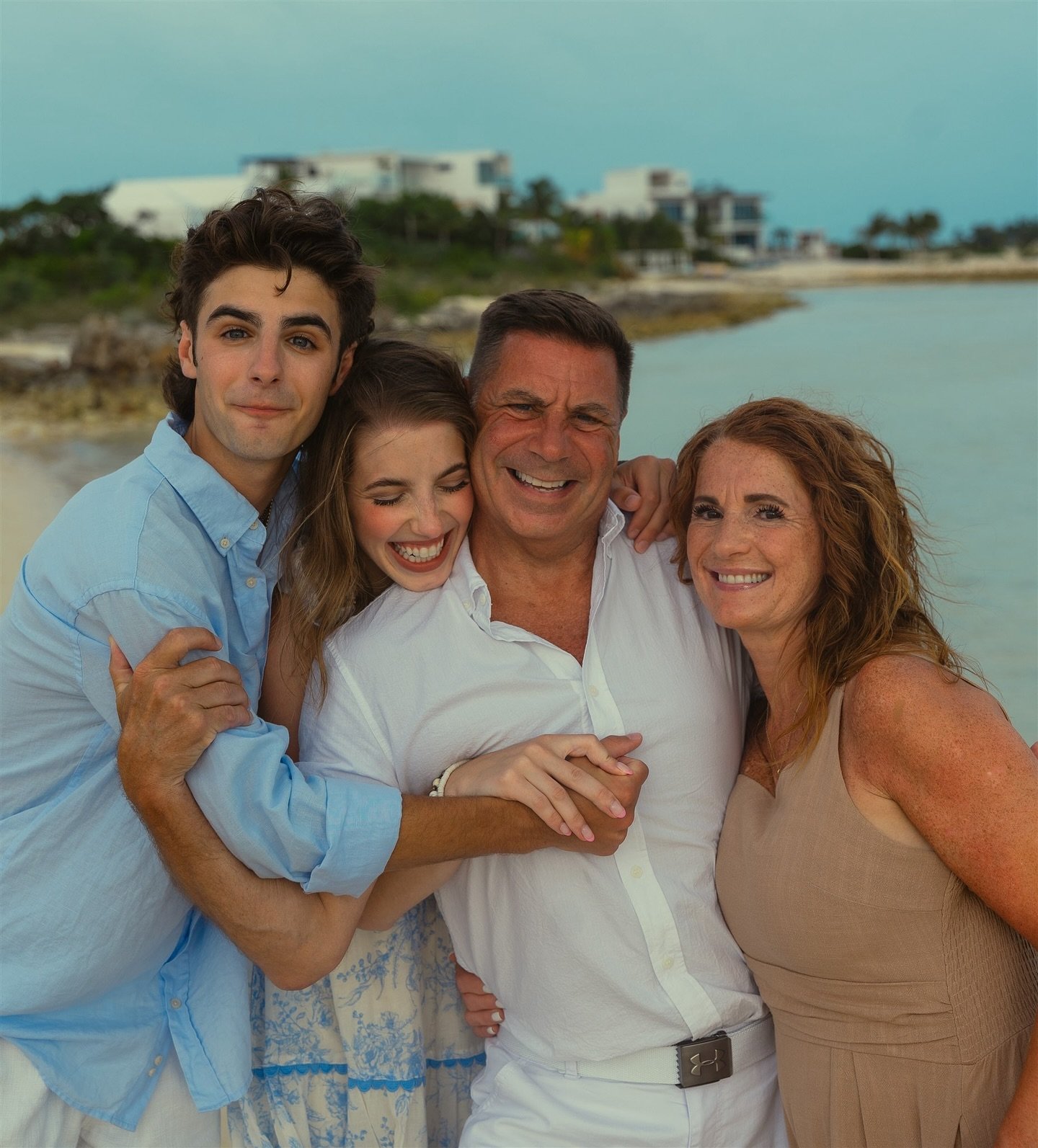 Semenza Family 💗

#familyphotography #familyportraits #familyphotographer #turksandcaicosfamilyphotographer #turksandcaicos #turksandcaicosislands #turksandcaicosphotographer #familybeachphotos